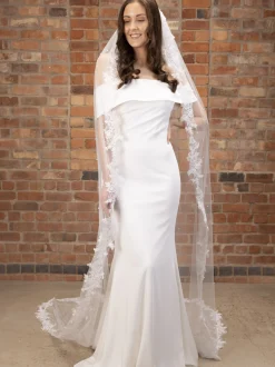 Perfect Bridal Elfenbeinfarbener, einstufiger, perlenverzierter Schleier mit Spitzenrand | L&F* Einstufige Schleier | Kapelle Länge & Kathedrale Schleier