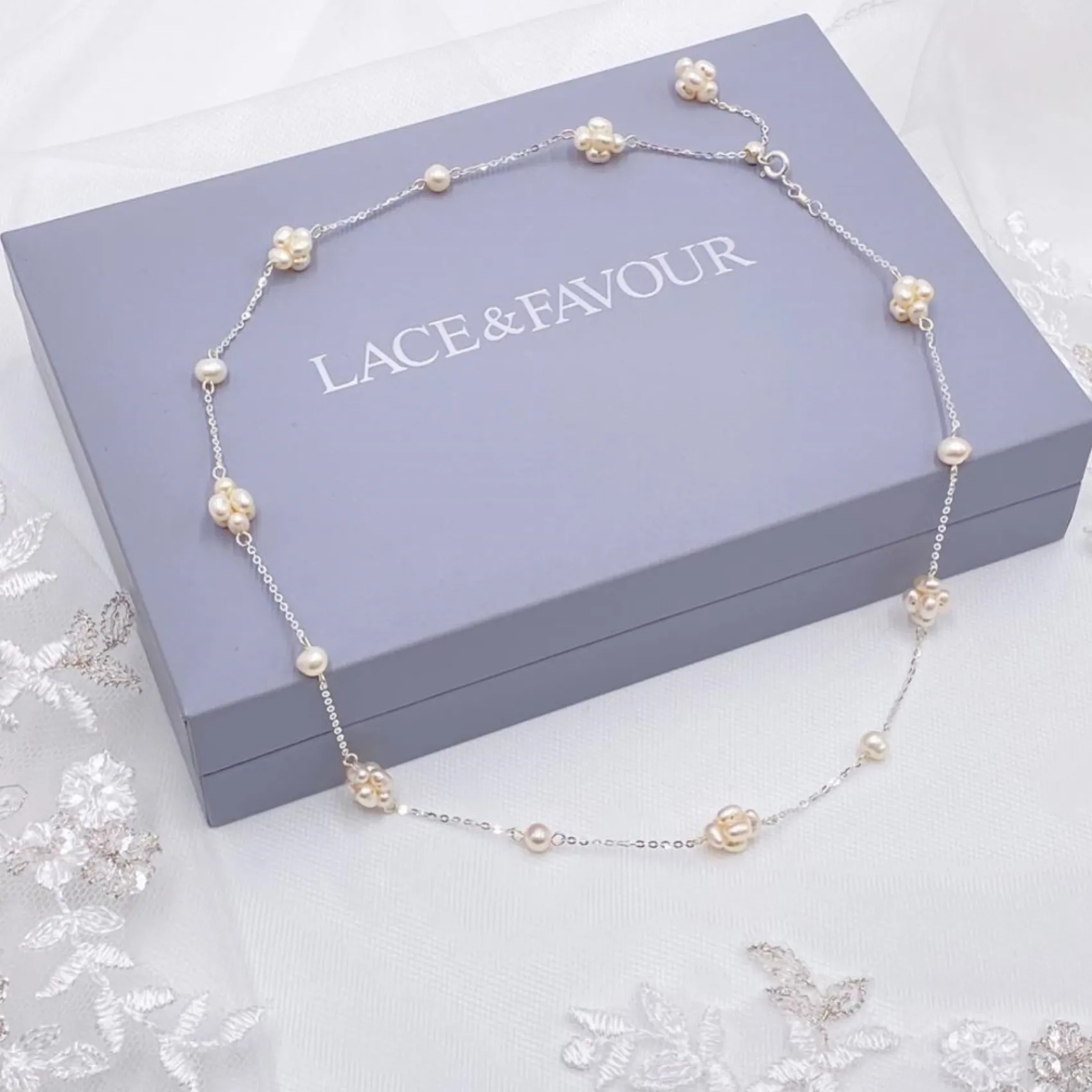 Lace & Favour Eliana Süßwasserperlen-Cluster-Kette Halskette* Geschenke Für Die Mutter Des Bräutigams | Geschenke Für Die Mutter Der Braut