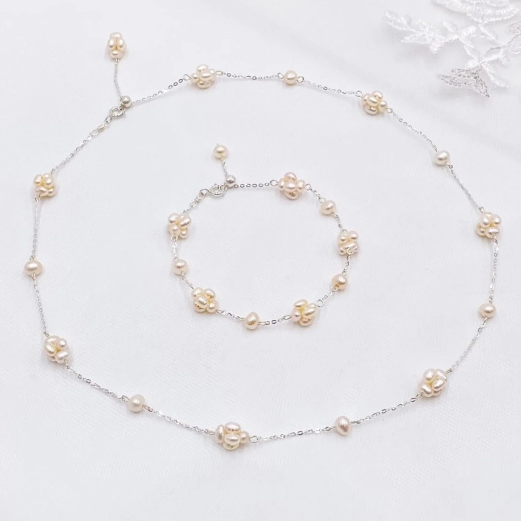 Lace & Favour Eliana Süßwasserperlen-Cluster-Kette Halskette* Geschenke Für Die Mutter Des Bräutigams | Geschenke Für Die Mutter Der Braut