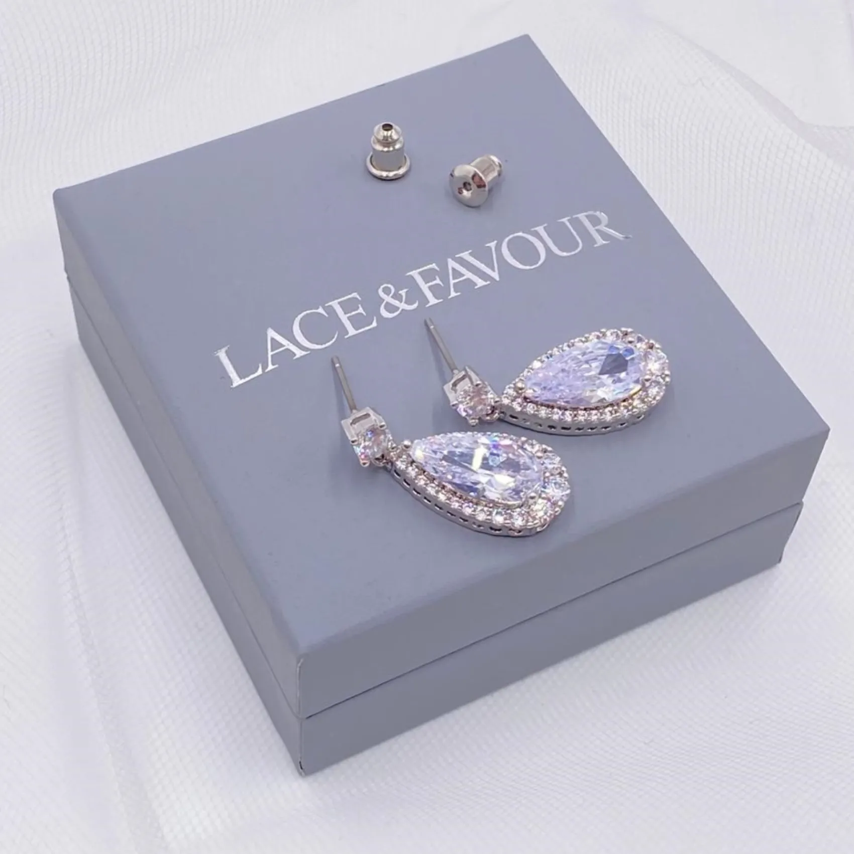 Lace & Favour Eliza Silber funkelnde Cubic Zirkonia Tropfen-Ohrringe* Silberner Abschlussball-schmuck | Abschlussball-ohrringe