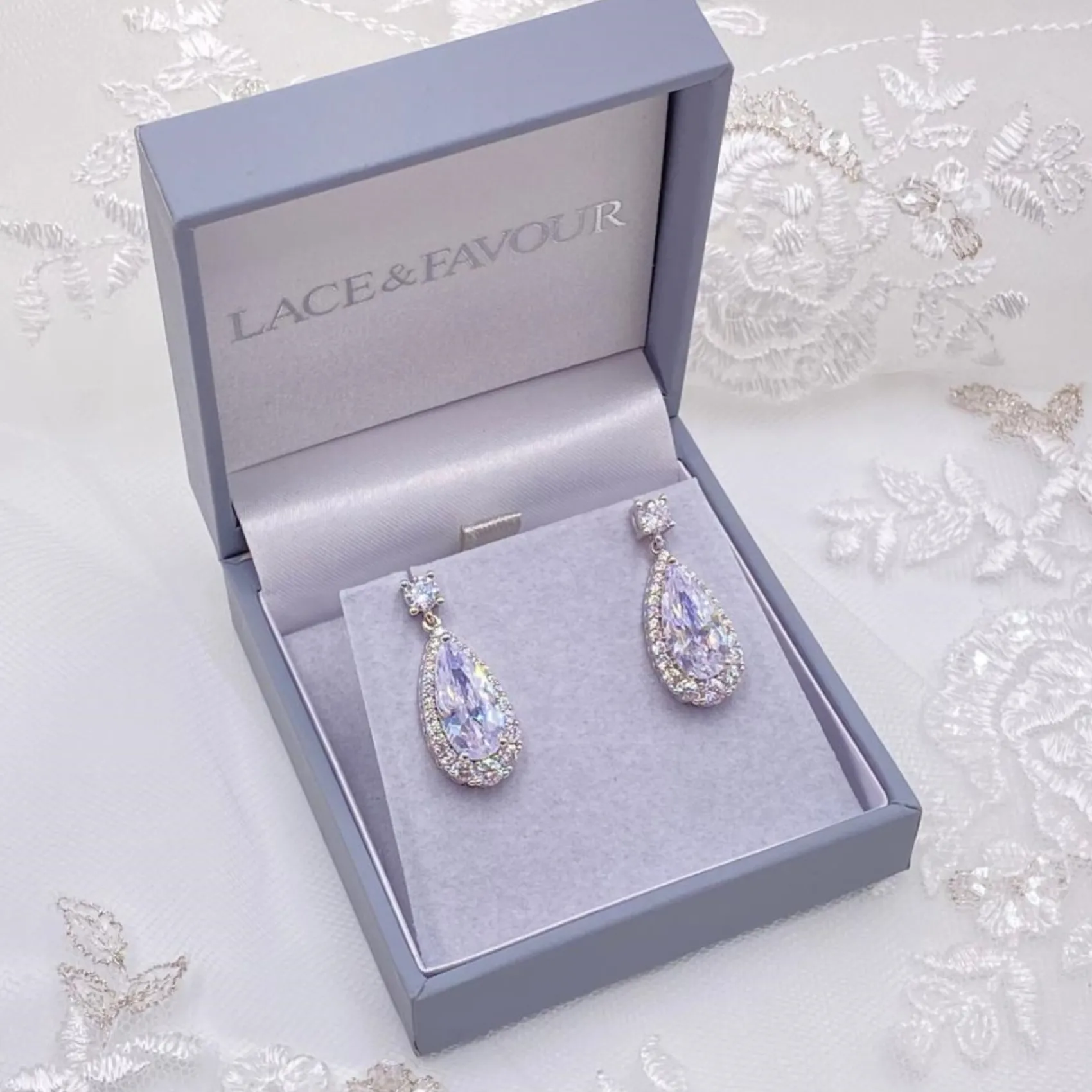 Lace & Favour Eliza Silber funkelnde Cubic Zirkonia Tropfen-Ohrringe* Silberner Abschlussball-schmuck | Abschlussball-ohrringe