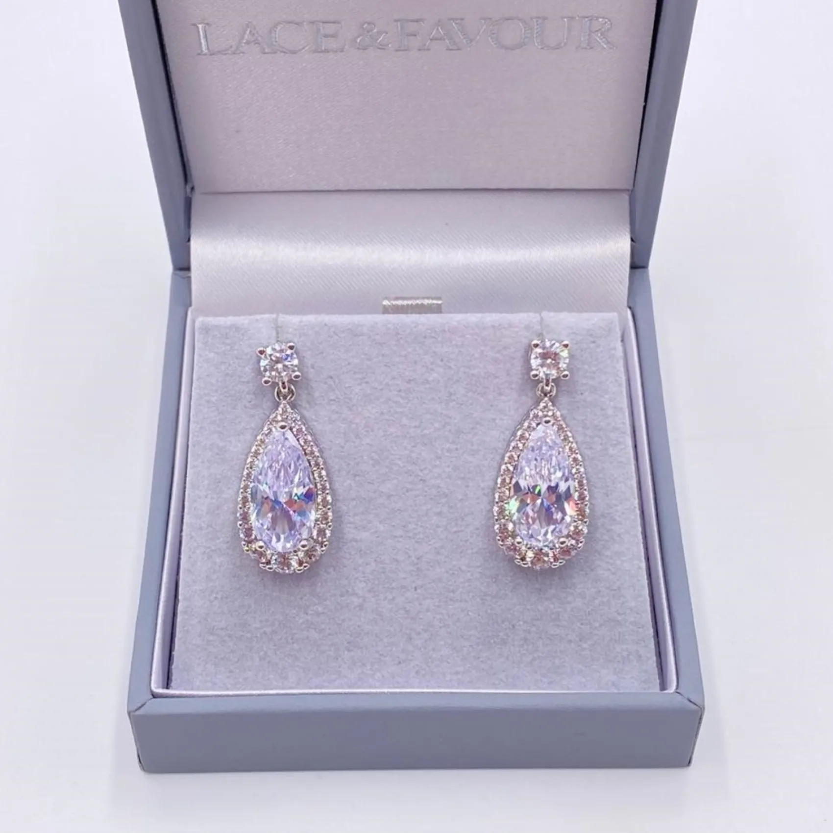 Lace & Favour Eliza Silber funkelnde Cubic Zirkonia Tropfen-Ohrringe* Silberner Abschlussball-schmuck | Abschlussball-ohrringe