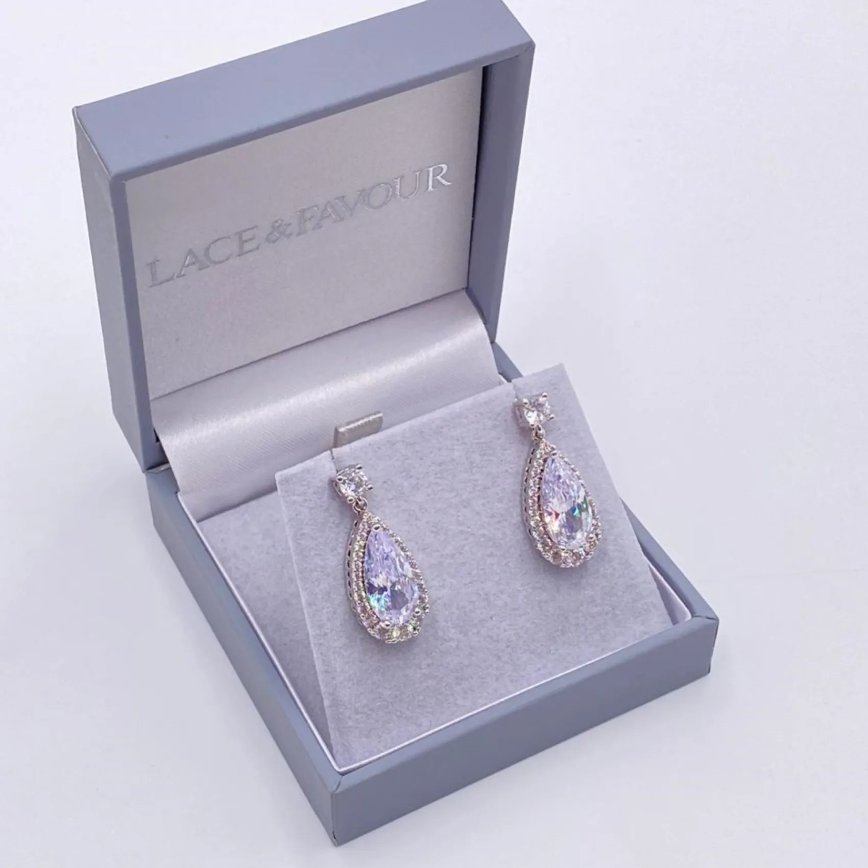 Lace & Favour Eliza Silber funkelnde Cubic Zirkonia Tropfen-Ohrringe* Silberner Abschlussball-schmuck | Abschlussball-ohrringe