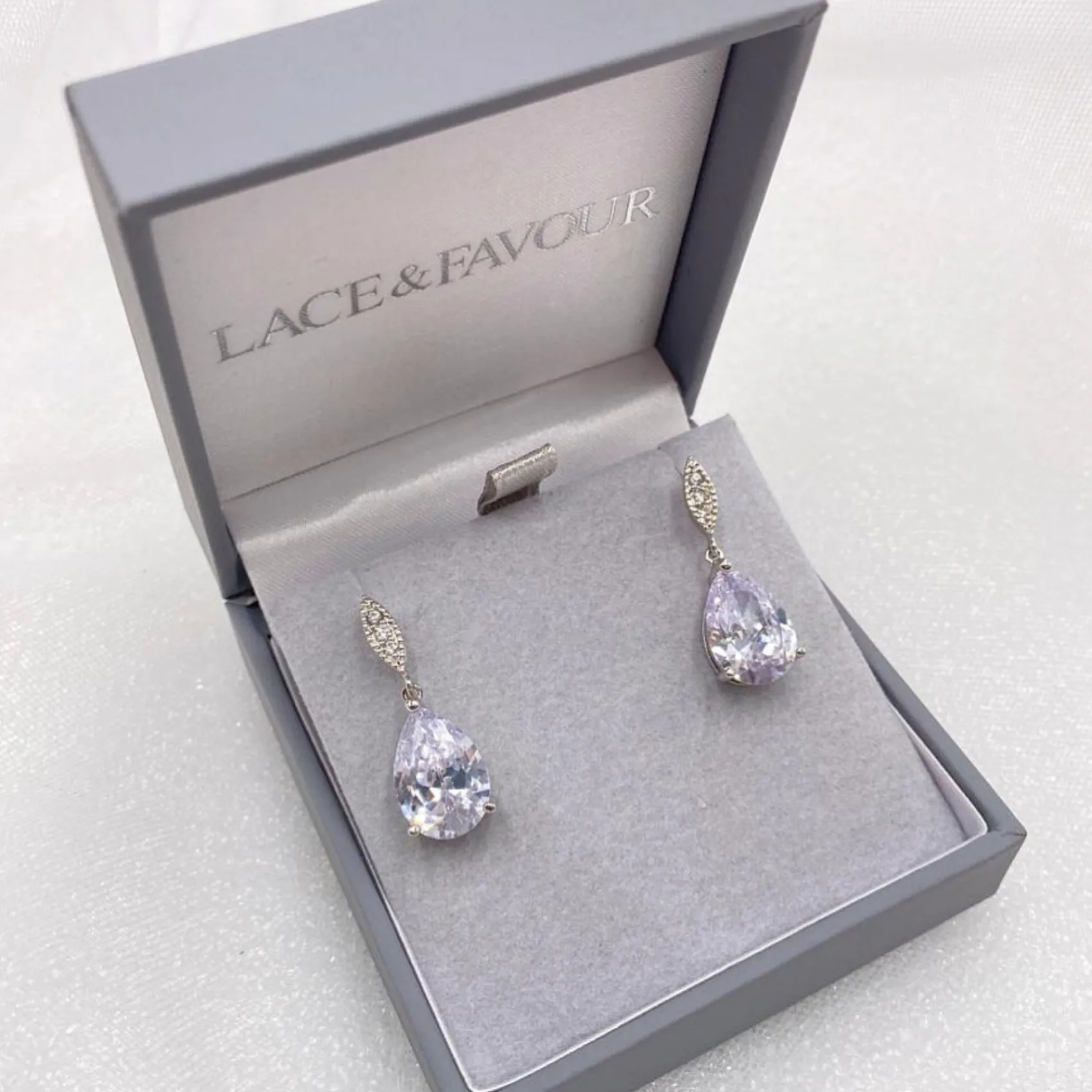 Lace & Favour Ellie Silber Teardrop Kristall Ohrringe* Silberner Abschlussball-schmuck | Abschlussball-ohrringe
