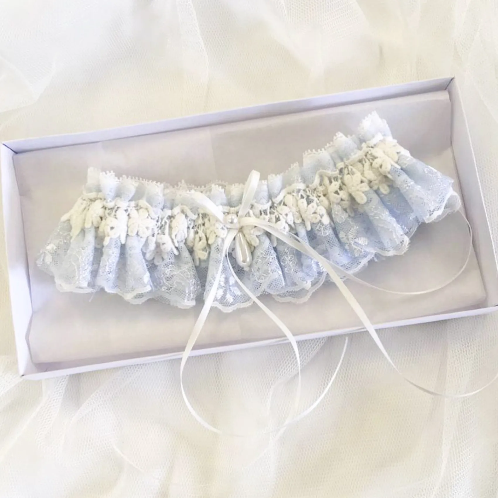 Boudoir Couture Eternity Powder Blue und Elfenbein Floral Lace Strumpfband mit Perle Droplet* Etwas Blaue Geschenke | Geschenke Für Die Braut