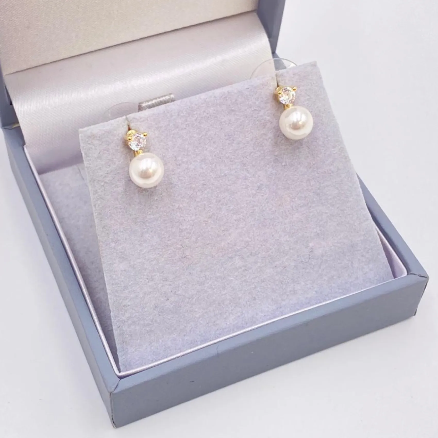 Lace & Favour Evie Gold Zierliche Perlenohrstecker* Geschenke Für Brautjungfern | Perlen-hochzeitsschmuck