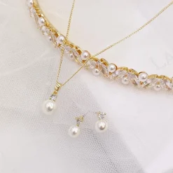 Lace & Favour Evie Gold Zierlicher Perlenohrstecker und Anhänger Schmuckset* Geschenke Für Brautjungfern | Geschenke Für Die Braut