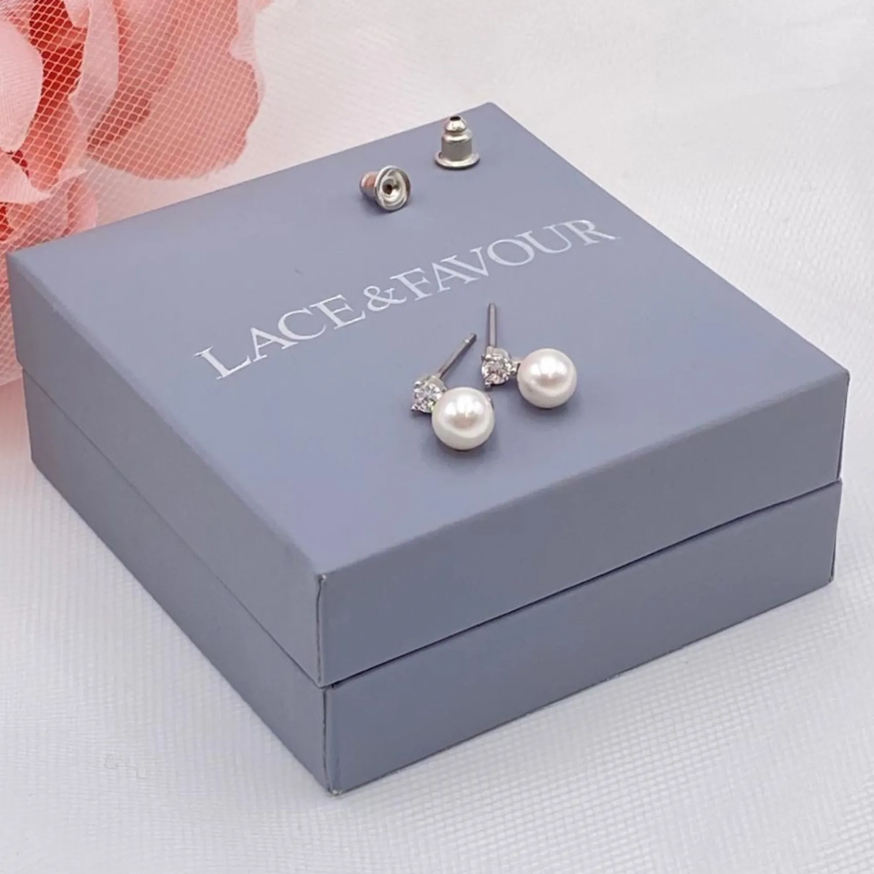 Lace & Favour Evie Zierliche Perlenohrstecker* Geschenke Für Brautjungfern | Perlen-hochzeitsschmuck