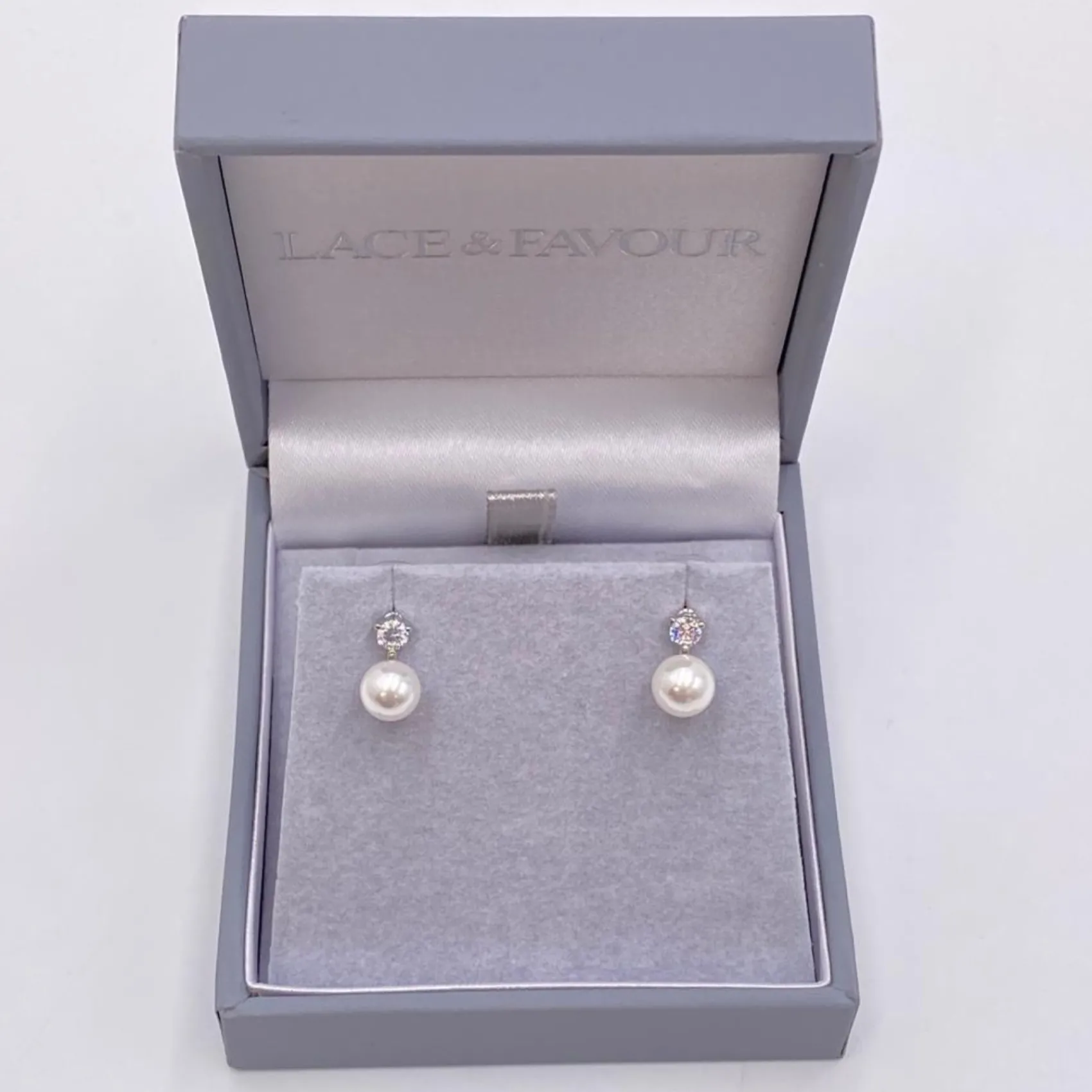 Lace & Favour Evie Zierliche Perlenohrstecker* Geschenke Für Brautjungfern | Perlen-hochzeitsschmuck