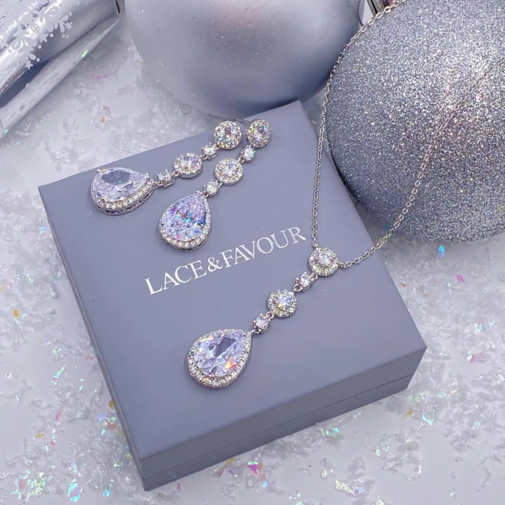 Lace & Favour Ewiger Kronleuchter Kristall Hochzeit Ohrringe* Silberner Abschlussball-schmuck | Abschlussball-ohrringe