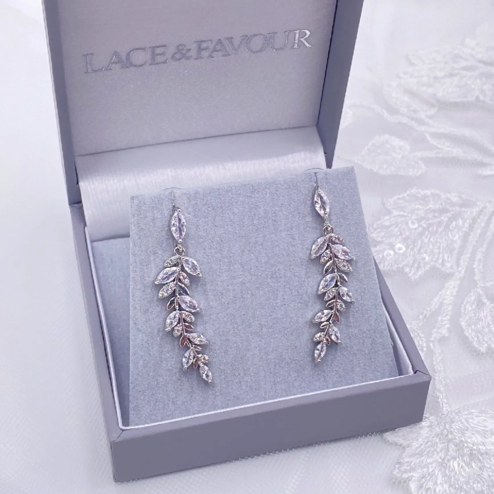 Lace & Favour Farn Silber Glitzernde Kristall Blätter Ohrringe* Silberner Abschlussball-schmuck | Abschlussball-ohrringe
