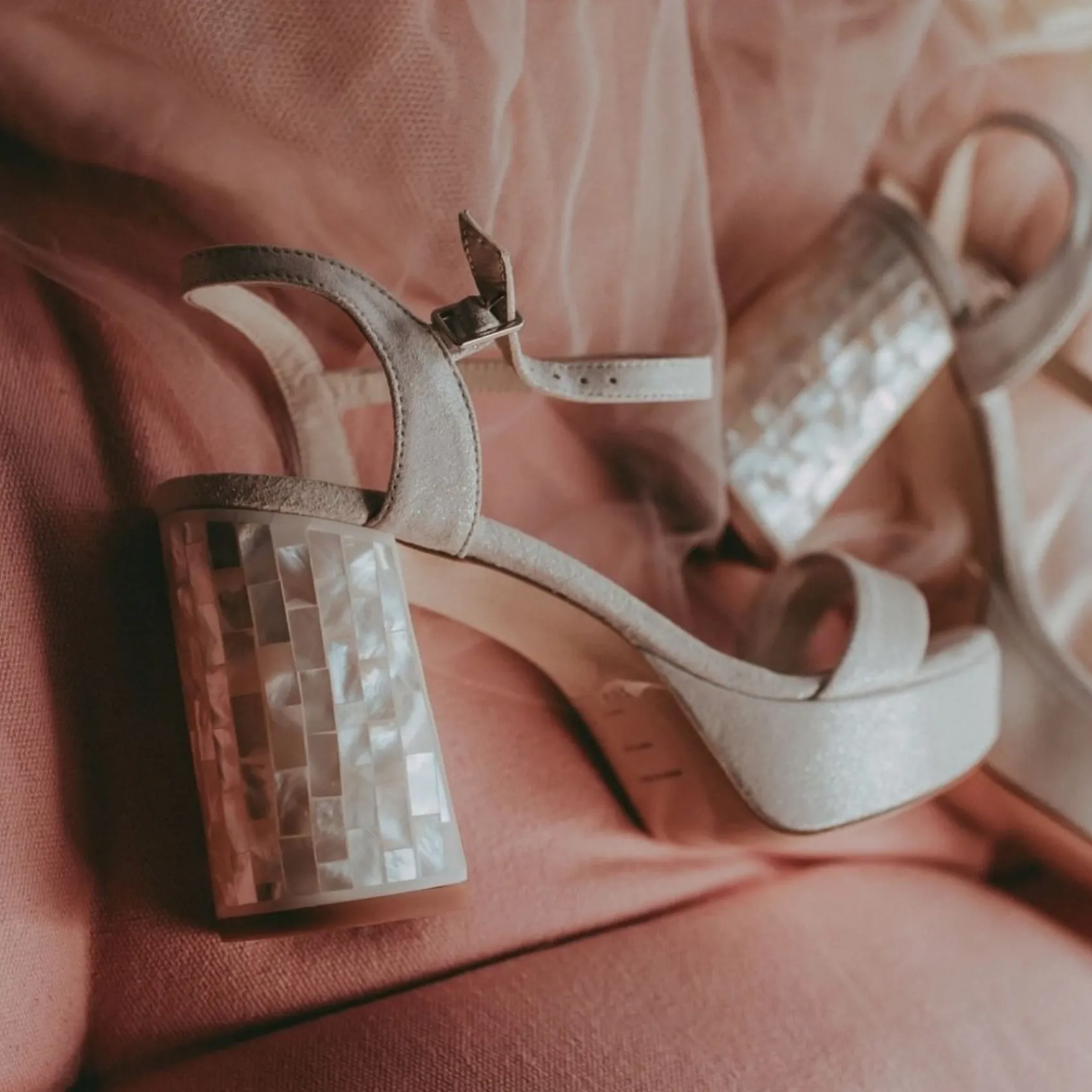 Freya Rose Gigi Elfenbeinfarbene Wildleder-Sandalen mit klobigem Plateau* Schuhe Für Hochzeitsgäste | Hochzeitsschuhe