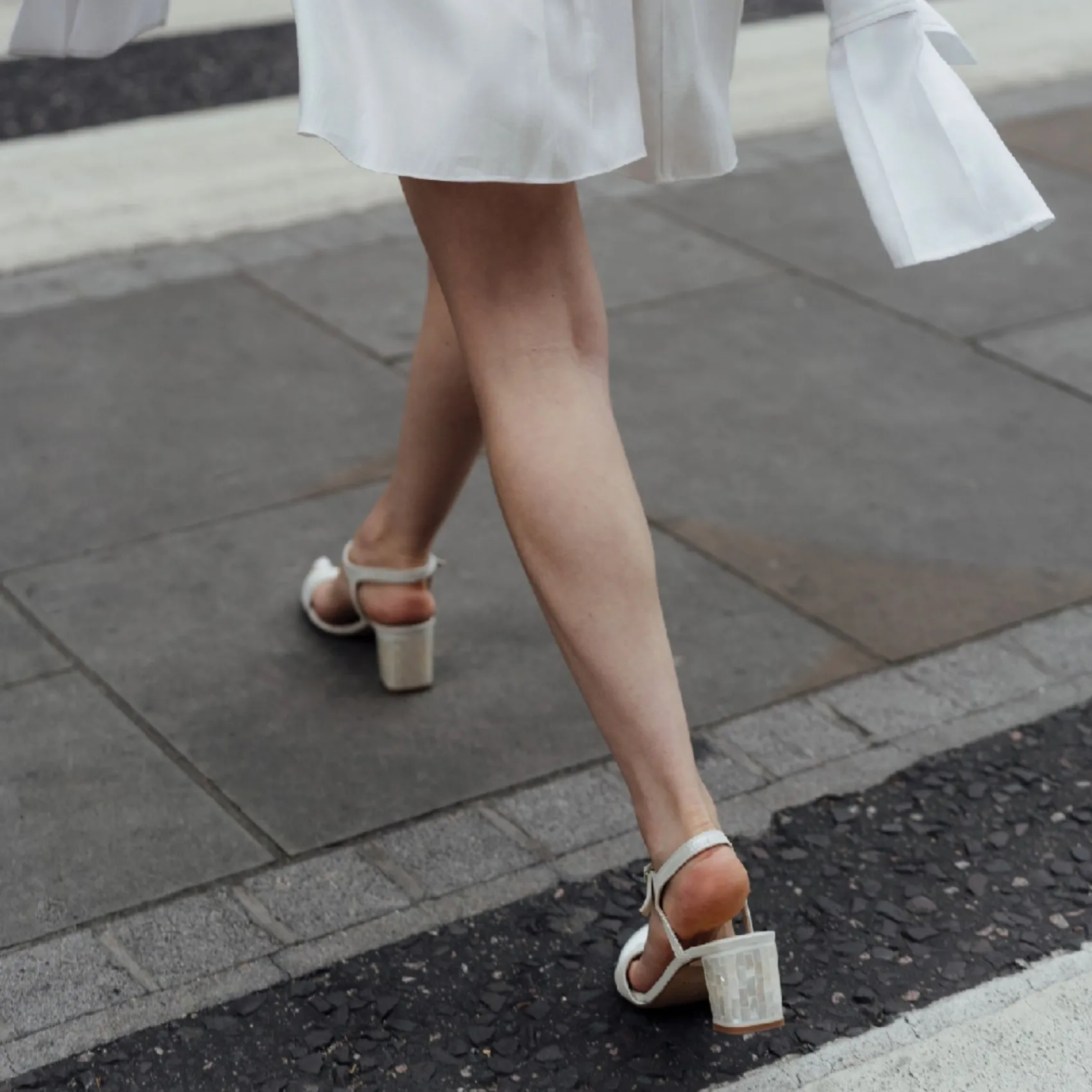 Freya Rose Martina Midi Elfenbeinfarbene Sandalen mit Blockabsatz aus Wildleder* Schuhe Für Hochzeitsgäste | Schuhe Für Die Mutter Der Braut