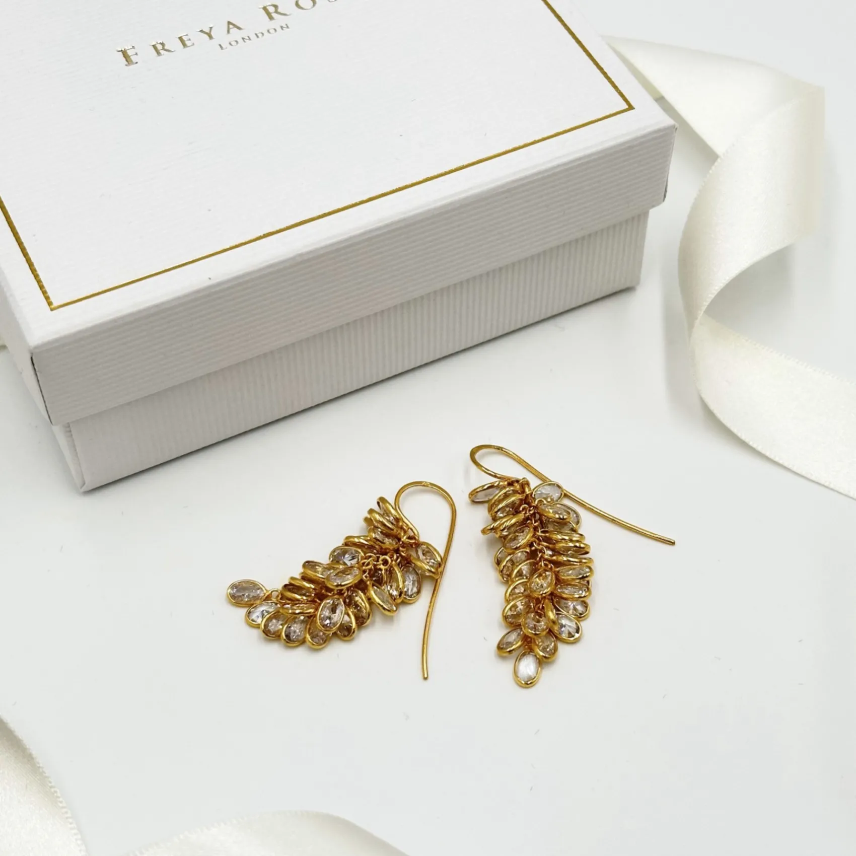 Freya Rose midi-Kristall-Tropfen-Ohrringe aus 22 Karat Gold* Kristall-hochzeitsschmuck | Gold-hochzeitsschmuck