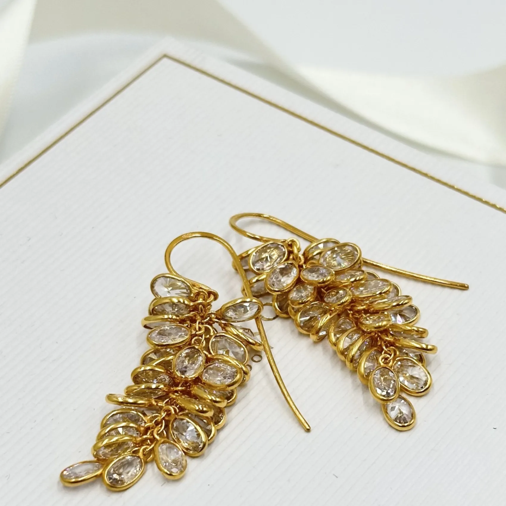 Freya Rose midi-Kristall-Tropfen-Ohrringe aus 22 Karat Gold* Kristall-hochzeitsschmuck | Gold-hochzeitsschmuck
