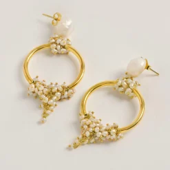 Freya Rose Mittlere Creolen mit Samen und Barockperlen* Gold-hochzeitsschmuck | Hochzeitsgast-schmuck