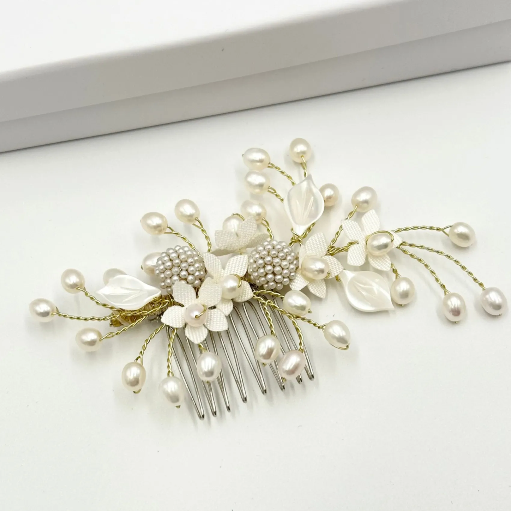 Beads & Beyond Glücksgold Perlenspray Blumen-Hochzeits-Haarkamm* Perlen-haarschmuck | Gold-haar-accessoires