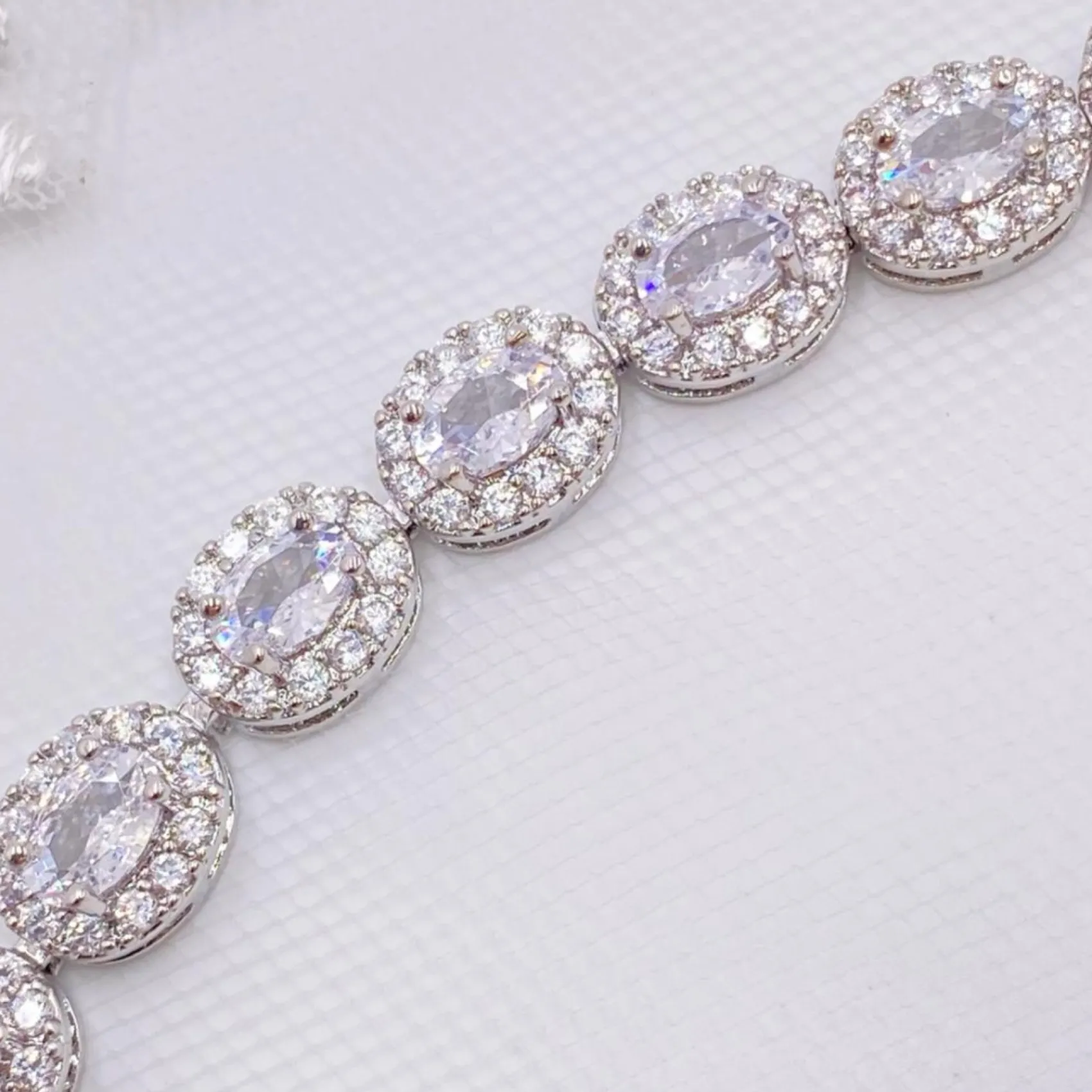 Lace & Favour Grosvenor Oval Crystal verschönert Hochzeitsarmband* Silberner Abschlussball-schmuck | Prom Armbänder