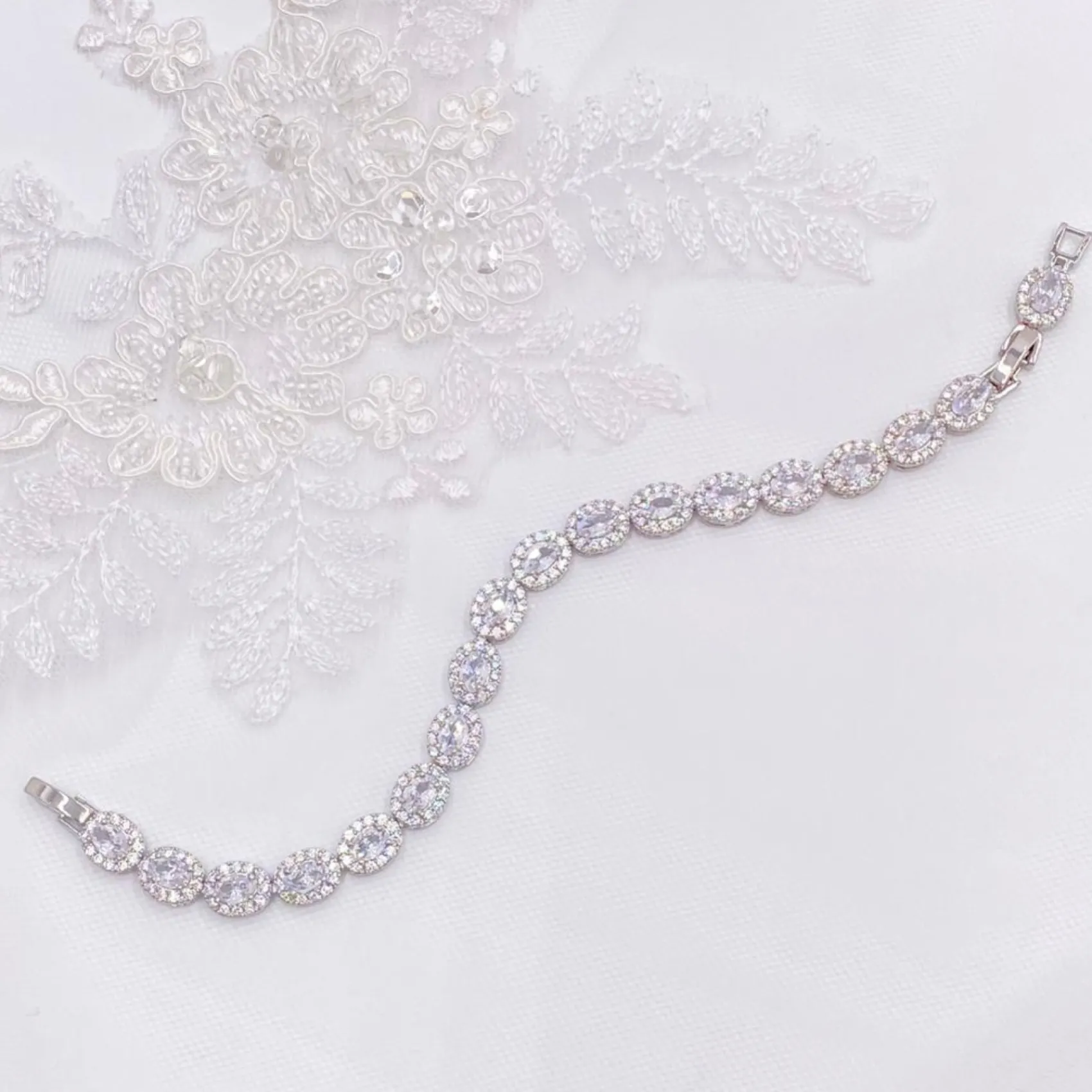 Lace & Favour Grosvenor Oval Crystal verschönert Hochzeitsarmband* Silberner Abschlussball-schmuck | Prom Armbänder