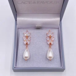 Lace & Favour Göttliche Ohrringe aus Roségold mit kubischen Zirkonen und Teardrop-Perlen* Geschenke Für Die Braut | Perlen-hochzeitsschmuck