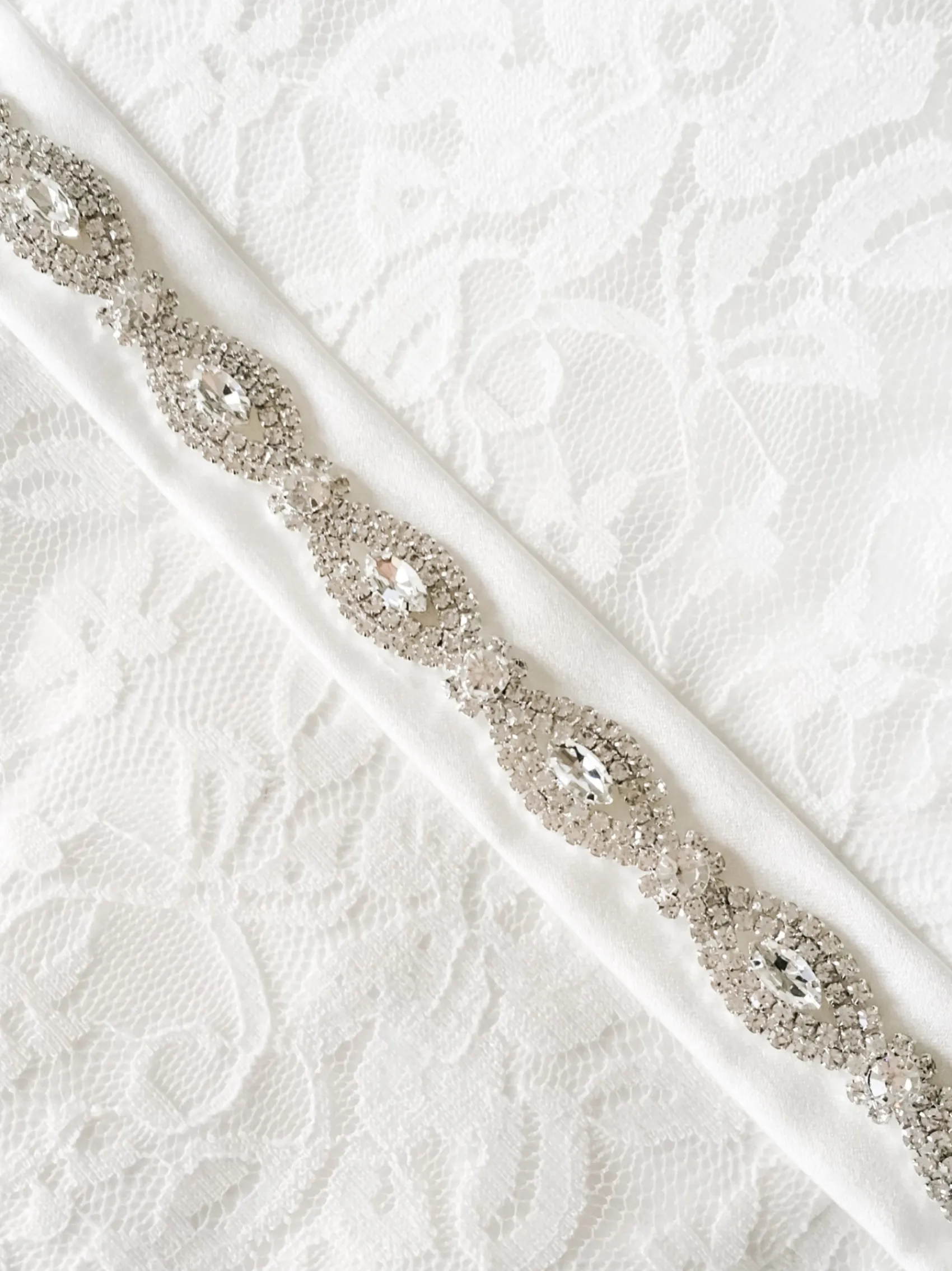 Beads & Beyond Hadley Schmaler Ovaler Diamant-Brautgürtel* Brautkleid Gürtel