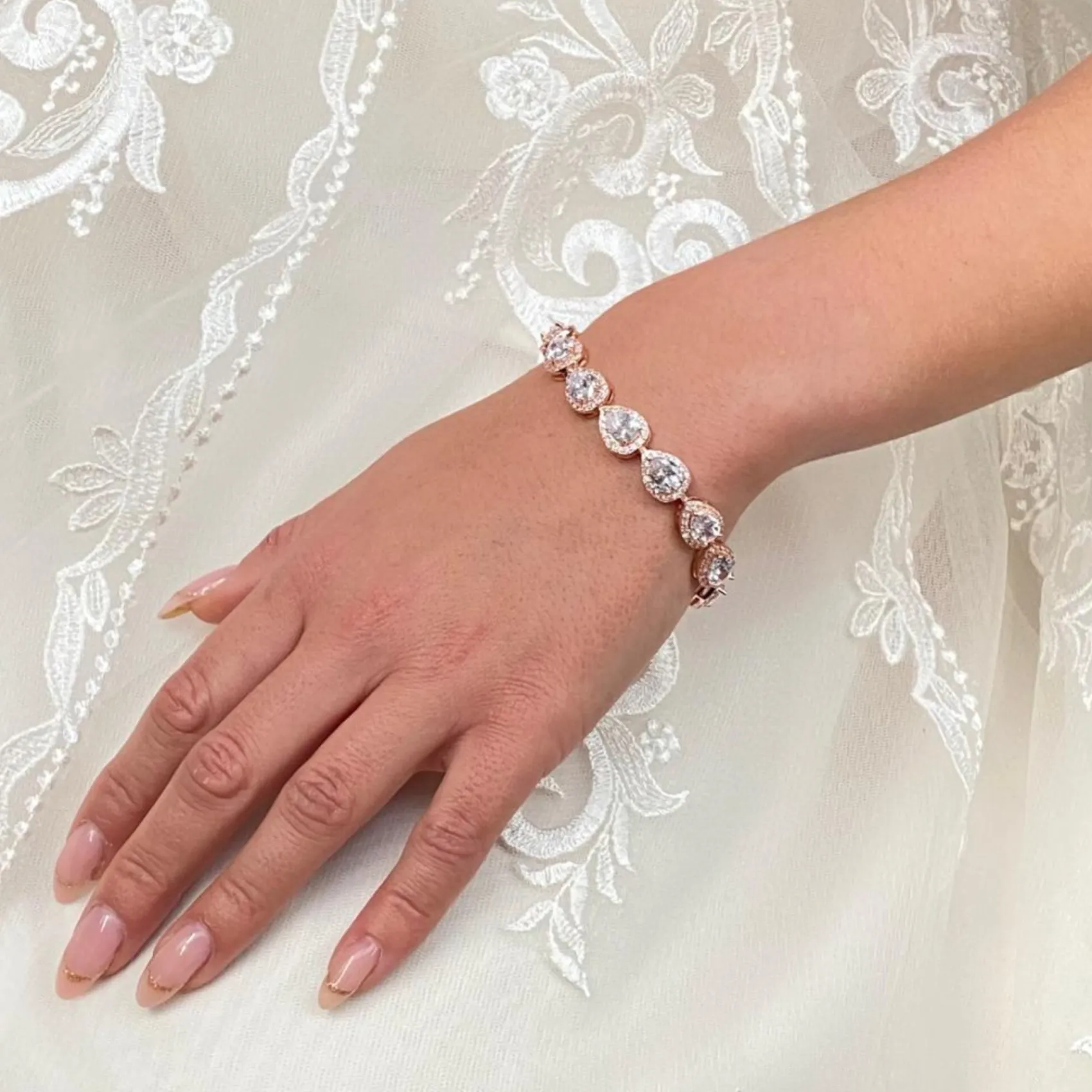 Lace & Favour Hampton Teardrop Cubic Zirkonia Hochzeitsarmband (Rose Gold)* Geschenke Für Die Braut | Kristall-hochzeitsschmuck