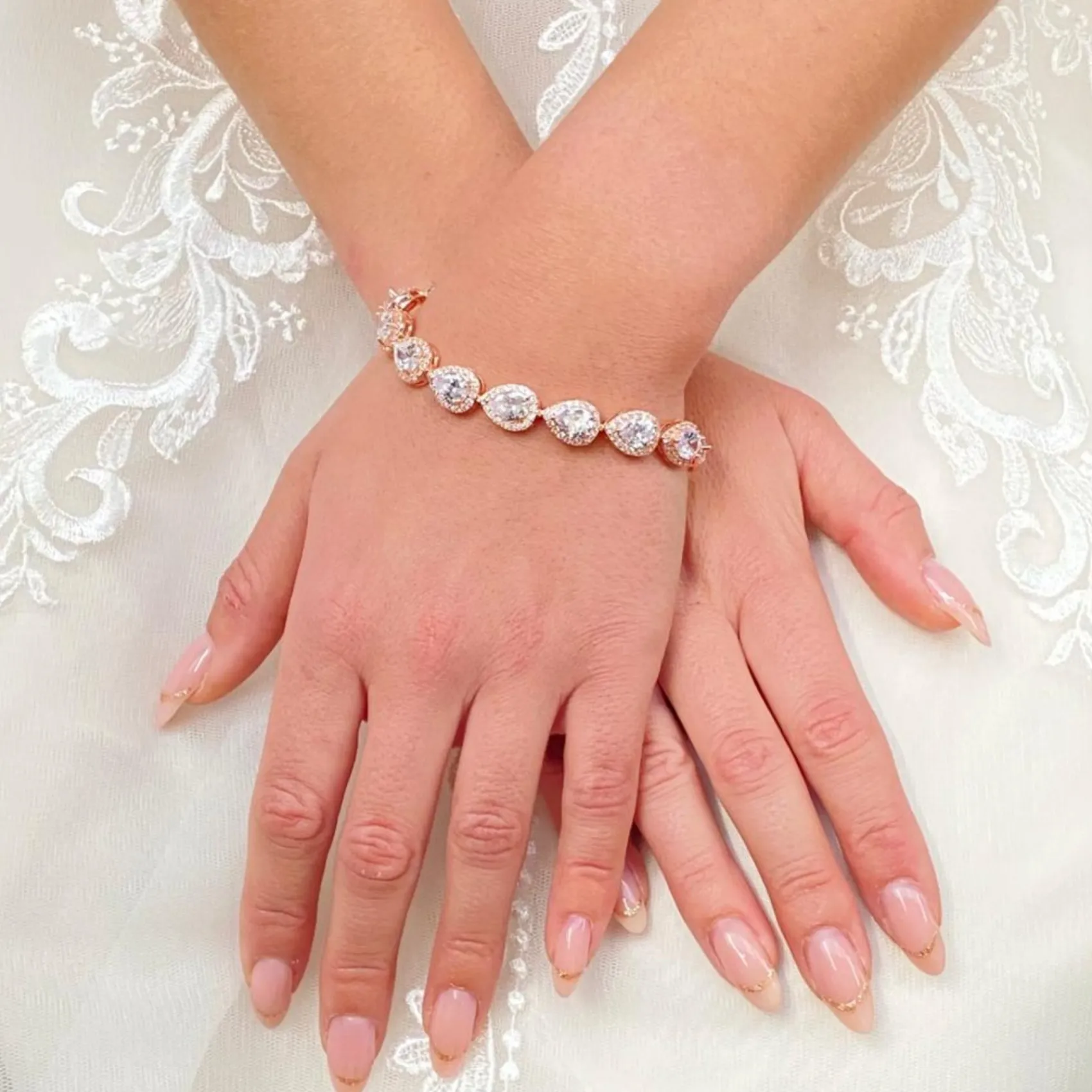 Lace & Favour Hampton Teardrop Cubic Zirkonia Hochzeitsarmband (Rose Gold)* Geschenke Für Die Braut | Kristall-hochzeitsschmuck