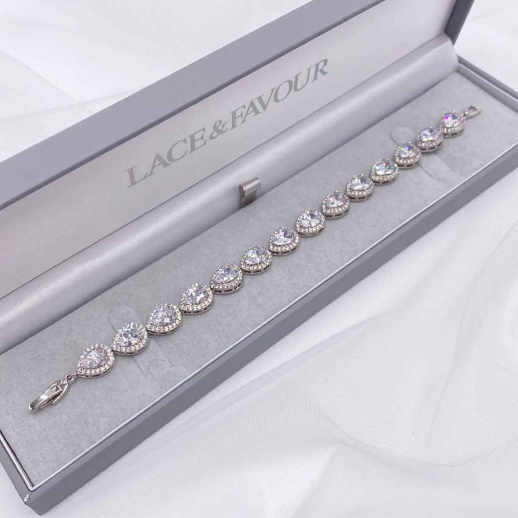Lace & Favour Hampton Teardrop Cubic Zirkonia Hochzeitsarmband (Silber)* Silberner Abschlussball-schmuck | Prom Armbänder