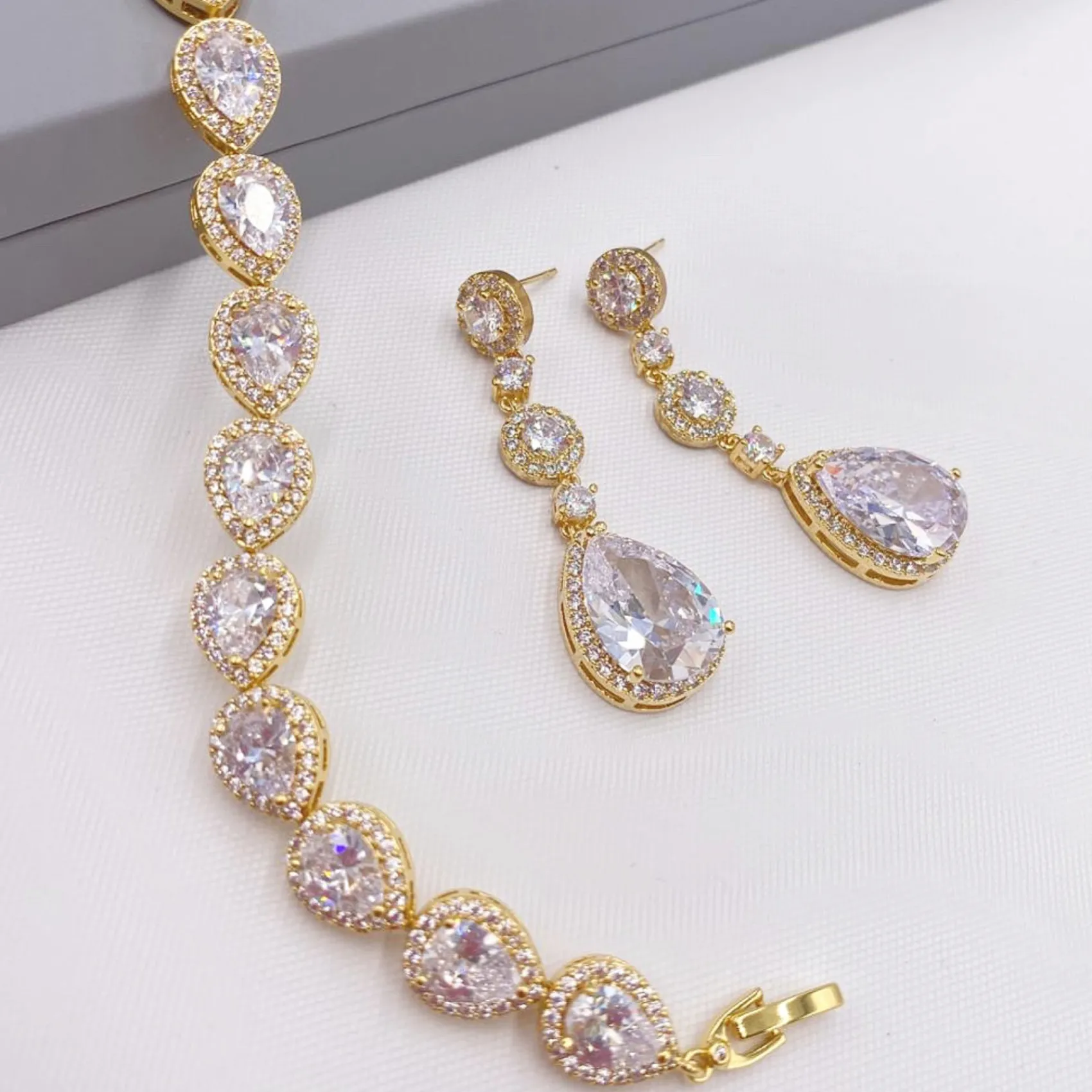 Lace & Favour Hampton Teardrop Cubic Zirkonia Hochzeitsarmband (Gold)* Goldener Abschlussball-schmuck | Prom Armbänder