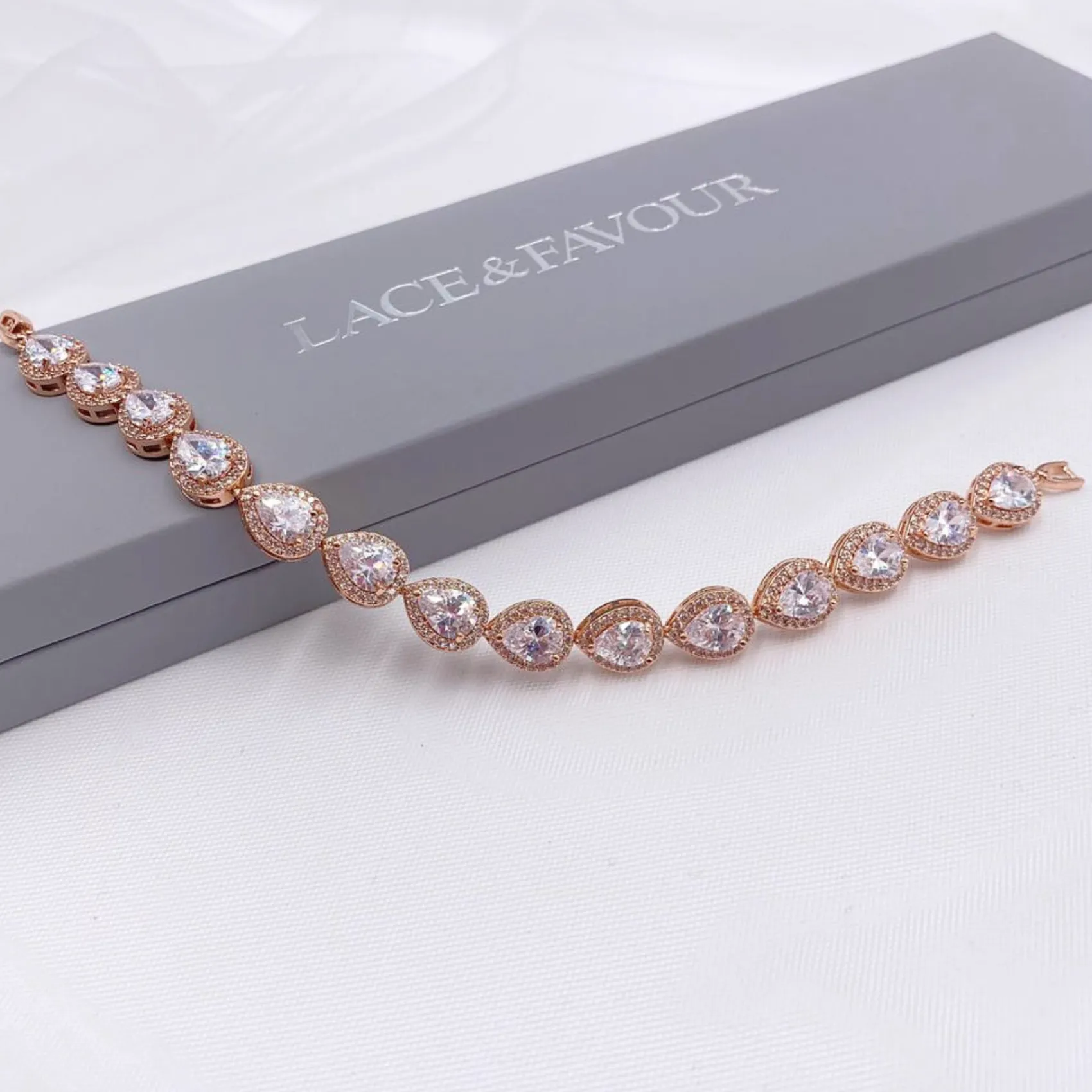 Lace & Favour Hampton Teardrop Cubic Zirkonia Hochzeitsarmband (Rose Gold)* Geschenke Für Die Braut | Kristall-hochzeitsschmuck