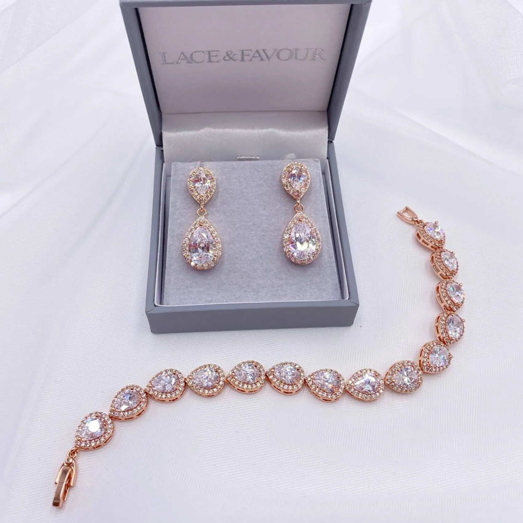 Lace & Favour Hampton Teardrop Cubic Zirkonia Hochzeitsarmband (Rose Gold)* Geschenke Für Die Braut | Kristall-hochzeitsschmuck