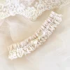 Boudoir Couture Harmony Blush Seide und Elfenbein Spitze Hochzeit Strumpfband mit Perle Schleife* Geschenke Für Die Braut | Strumpfbänder Für Bräute