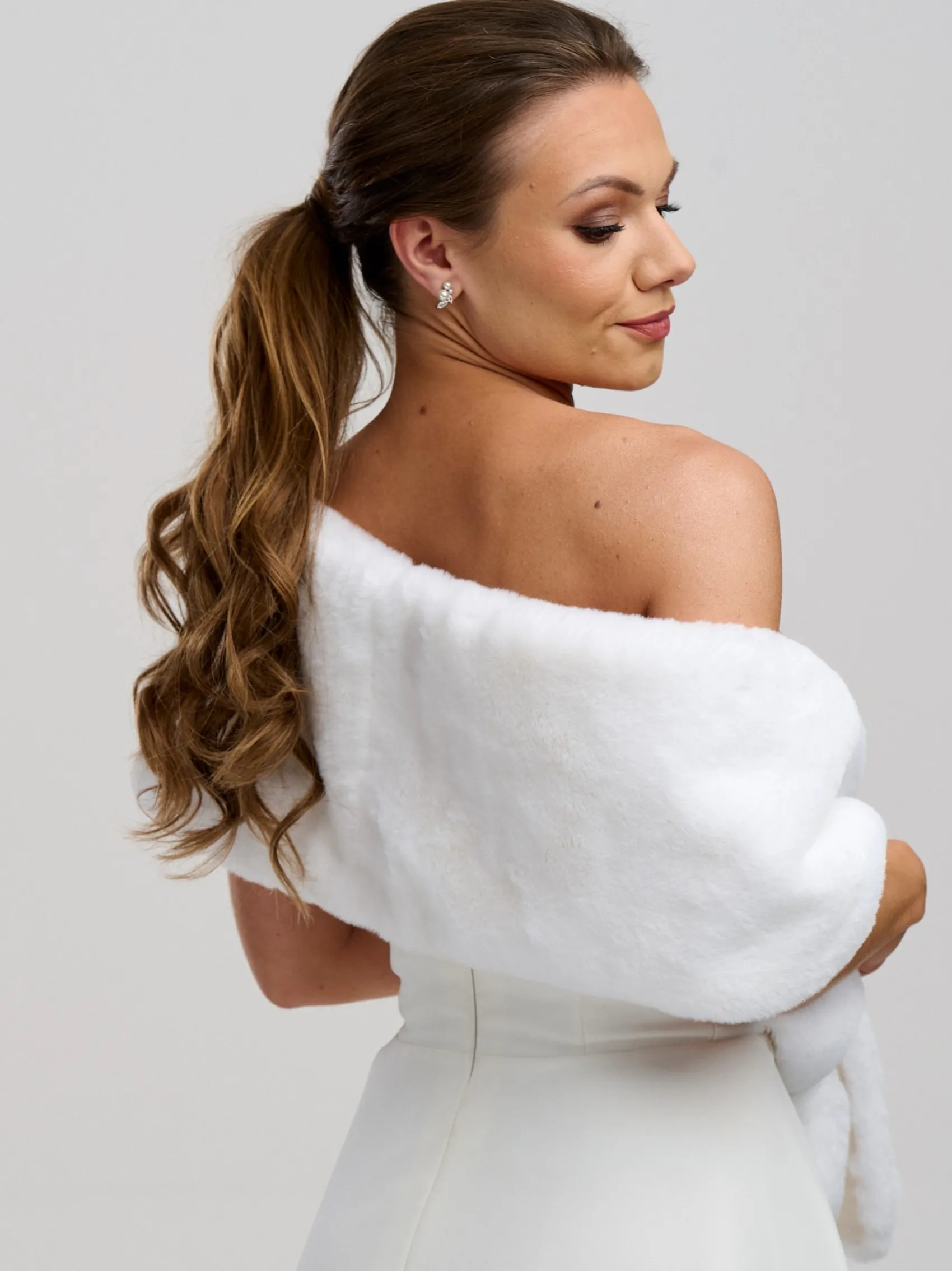 Helen Moore Elfenbeinfarbene Vixen Kunstfell-Stola | Lace & Favour* Jacken, Umhänge Und Schals Aus Kunstfell | Hochzeitsumhänge & Tücher