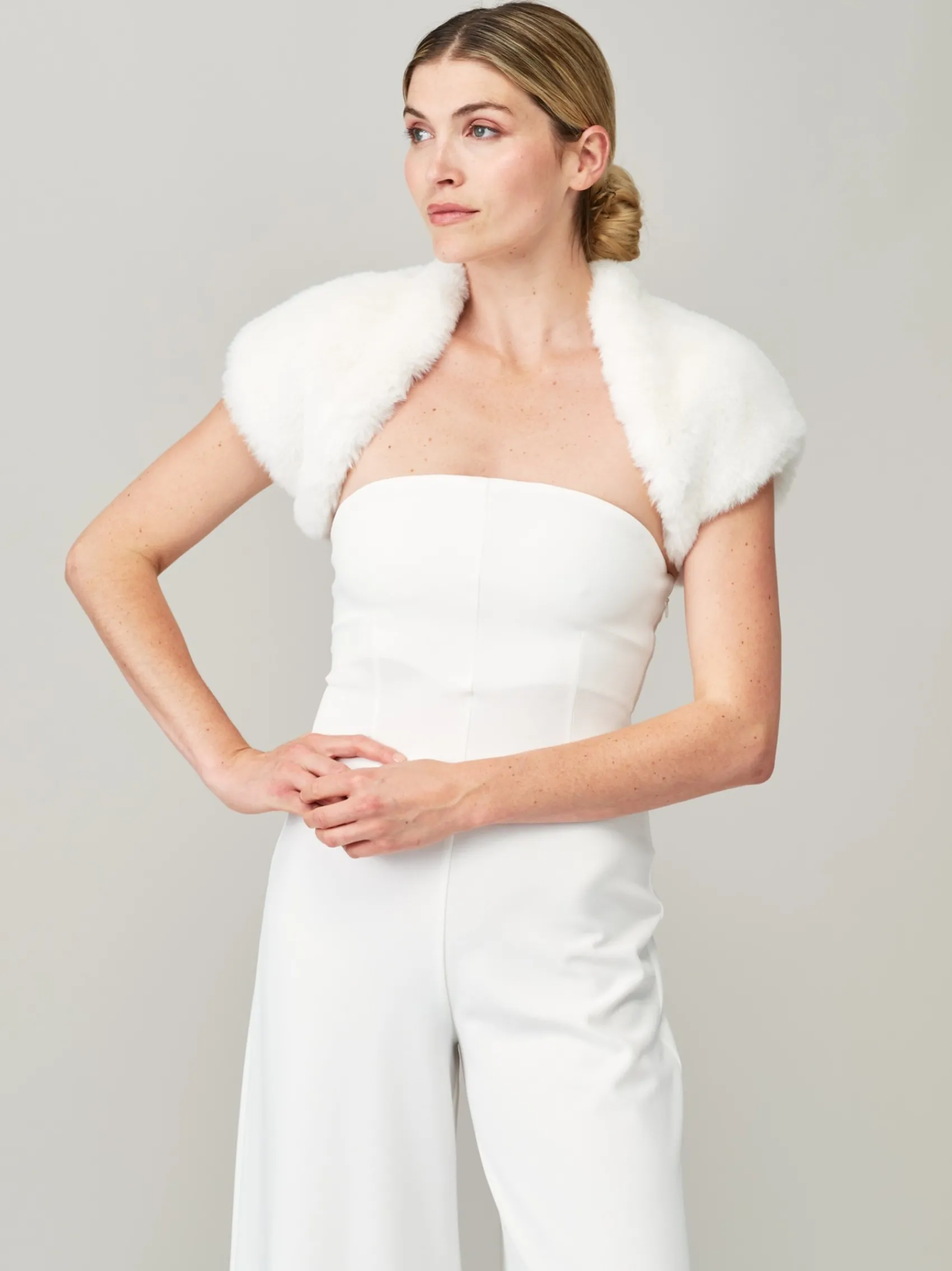 Helen Moore Elfenbeinfarbener Kunstfell-Brautbolero | Lace & Favour* Jacken, Umhänge Und Schals Aus Kunstfell | Boleros Und Jacken Für Hochzeiten