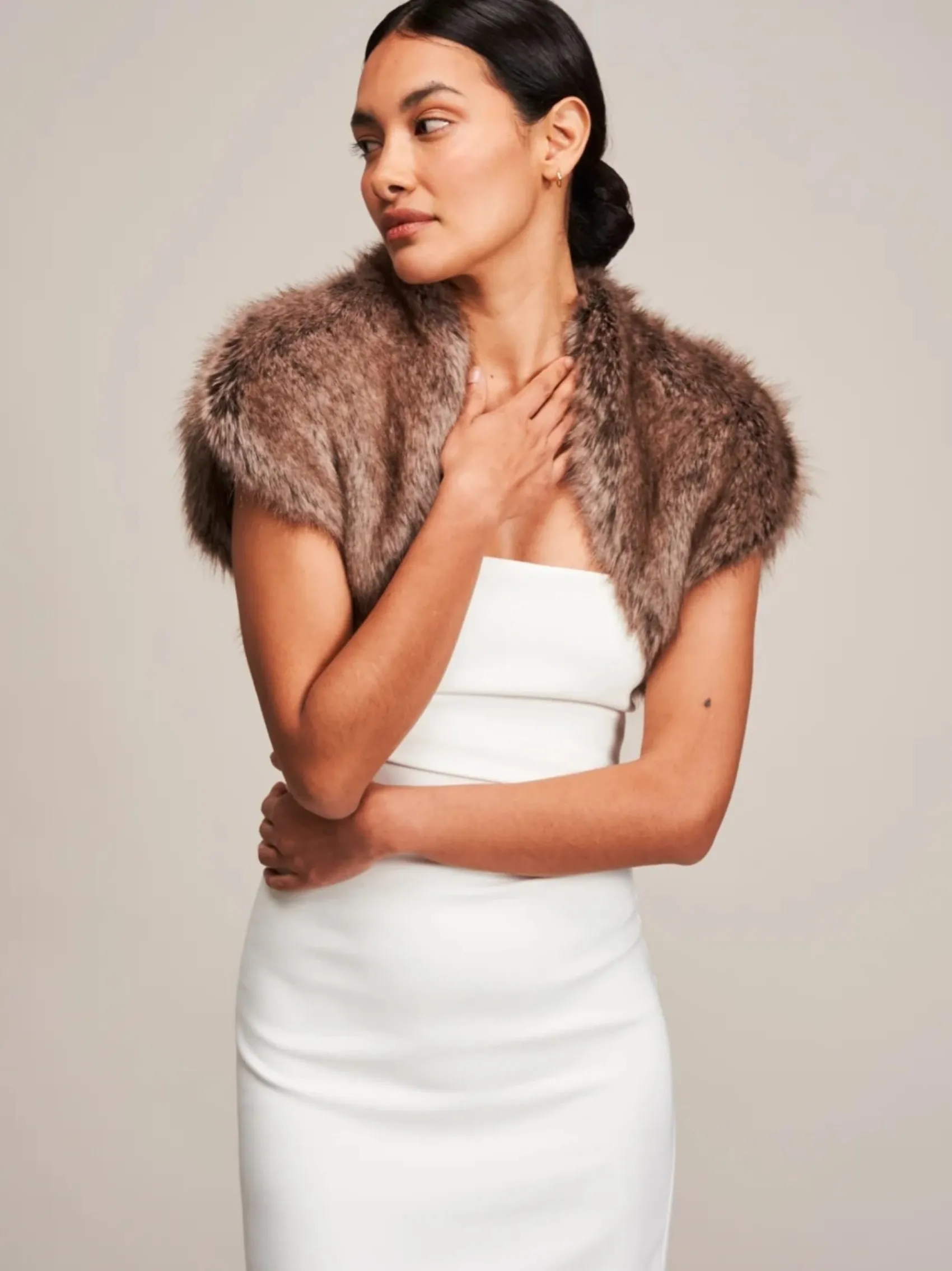 Helen Moore Trüffel-Kunstfell-Braut-Bolero | Lace & Favour* Jacken, Umhänge Und Schals Aus Kunstfell | Boleros Und Jacken Für Hochzeiten