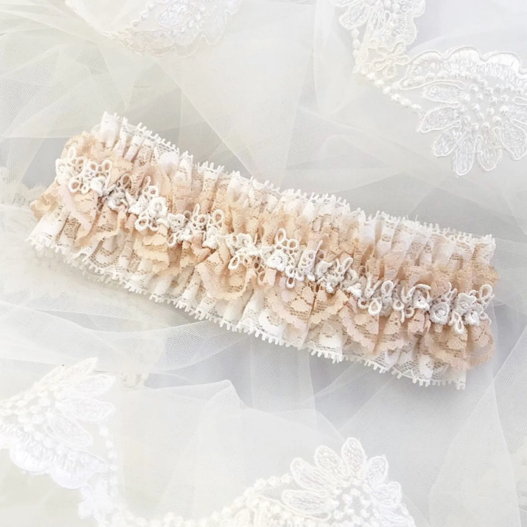 Boudoir Couture Honesty Blush und Elfenbein Spitze Luxus Braut Strumpfband* Geschenke Für Die Braut | Strumpfbänder Für Bräute
