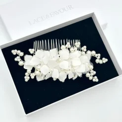 Beads & Beyond Hortensie Elfenbein Stoff Blumen und Perle Braut Haar Kamm* Perlen-haarschmuck | Silberne Haar-accessoires