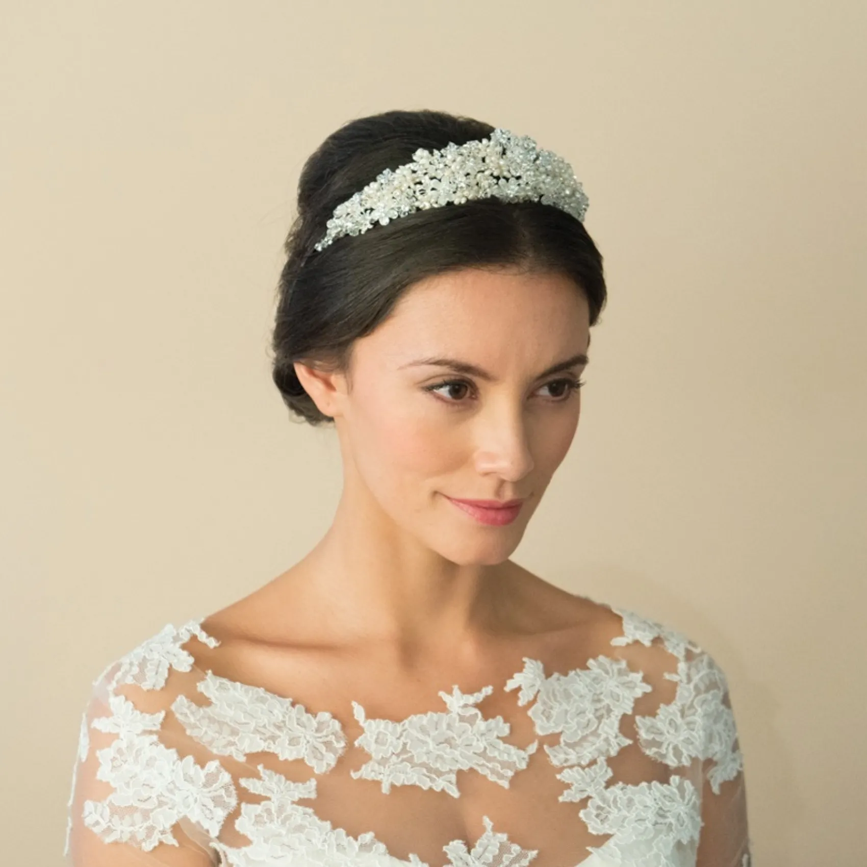 Ivory & Co Ivory and Co Emma Aussage verschönert Blumen Braut Tiara* Perlen-haarschmuck | Silberne Haar-accessoires