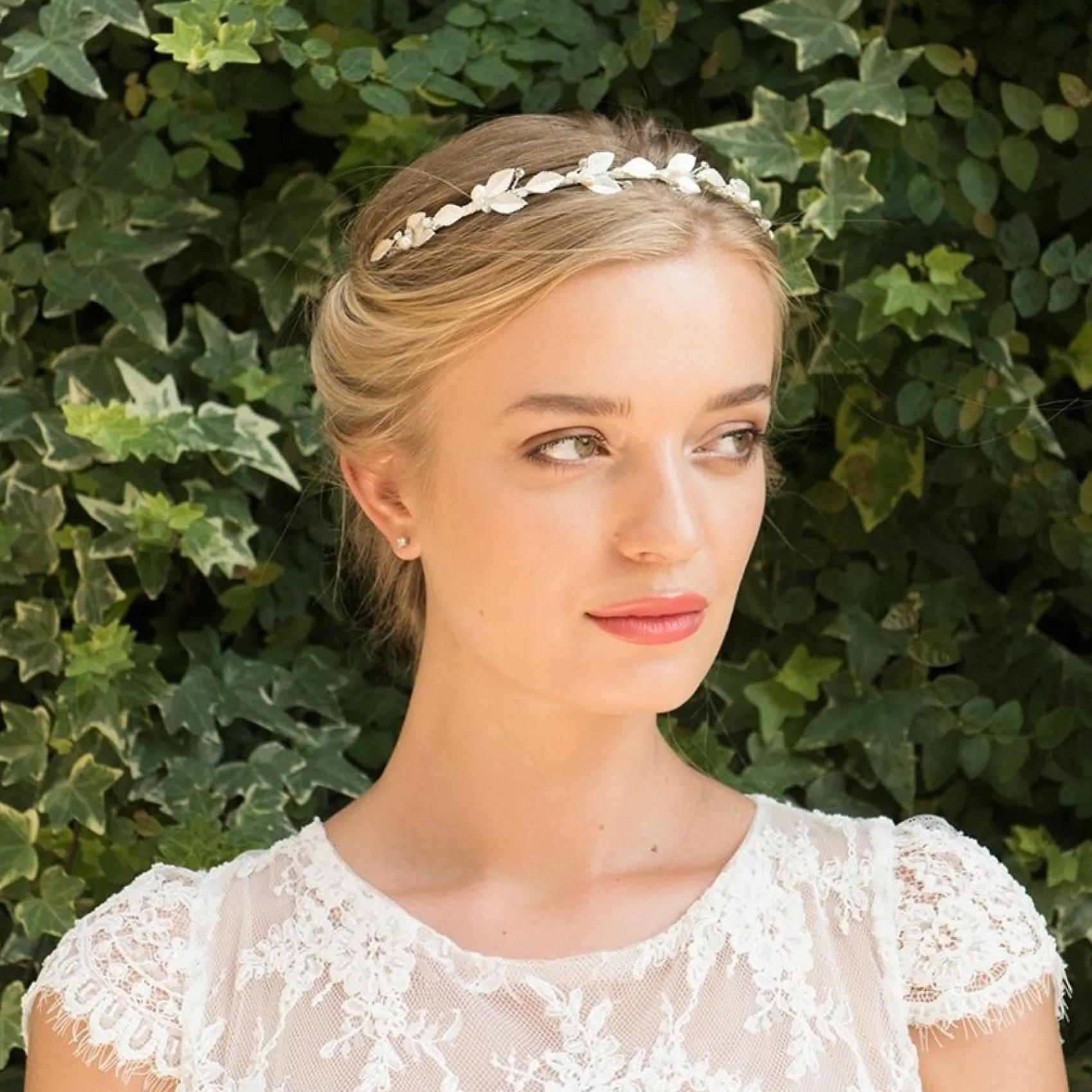 Ivory & Co Ivory and Co Pearl Dream Silber emaillierte Blätter Hochzeit Stirnband* Perlen-haarschmuck | Silberne Haar-accessoires