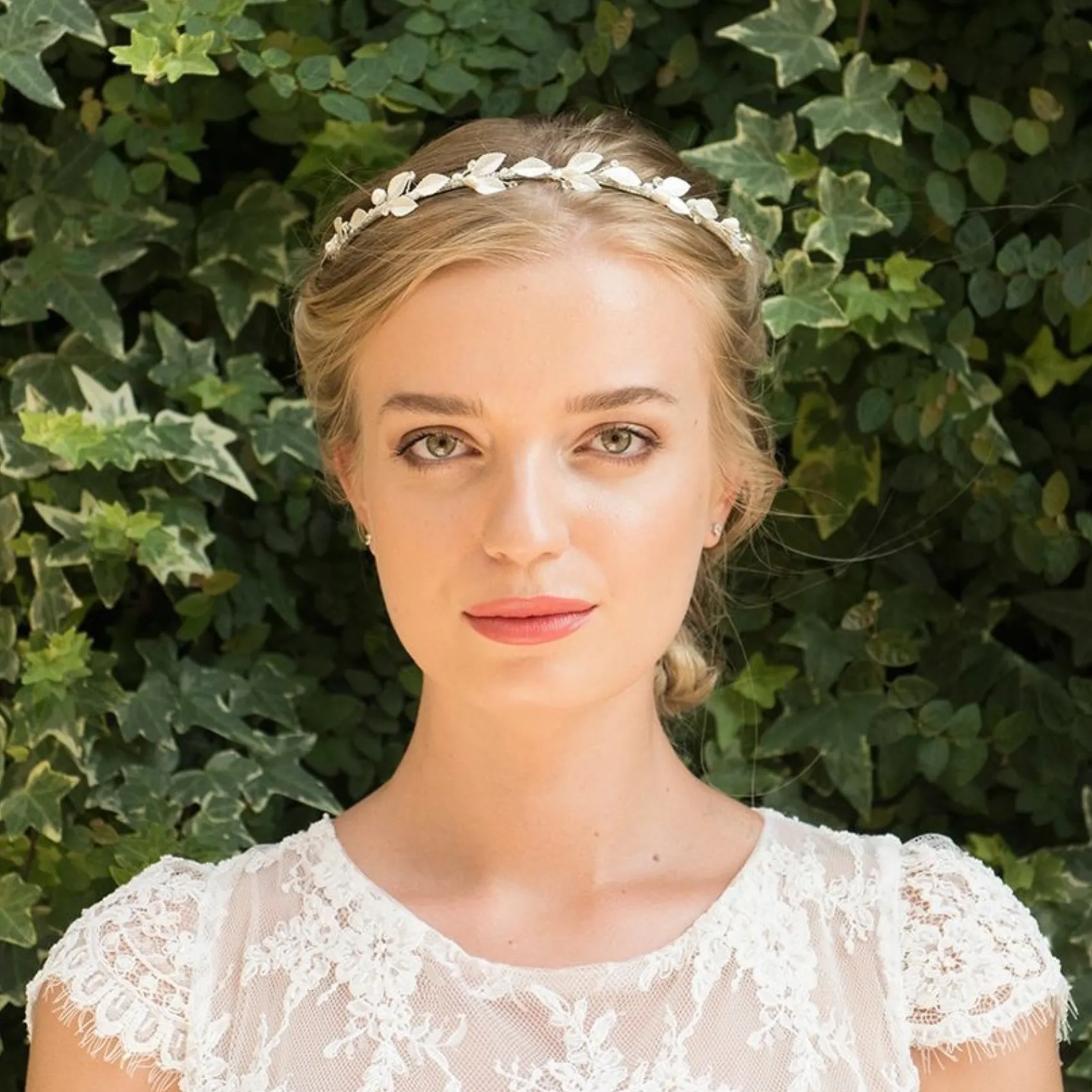 Ivory & Co Ivory and Co Pearl Dream Silber emaillierte Blätter Hochzeit Stirnband* Perlen-haarschmuck | Silberne Haar-accessoires