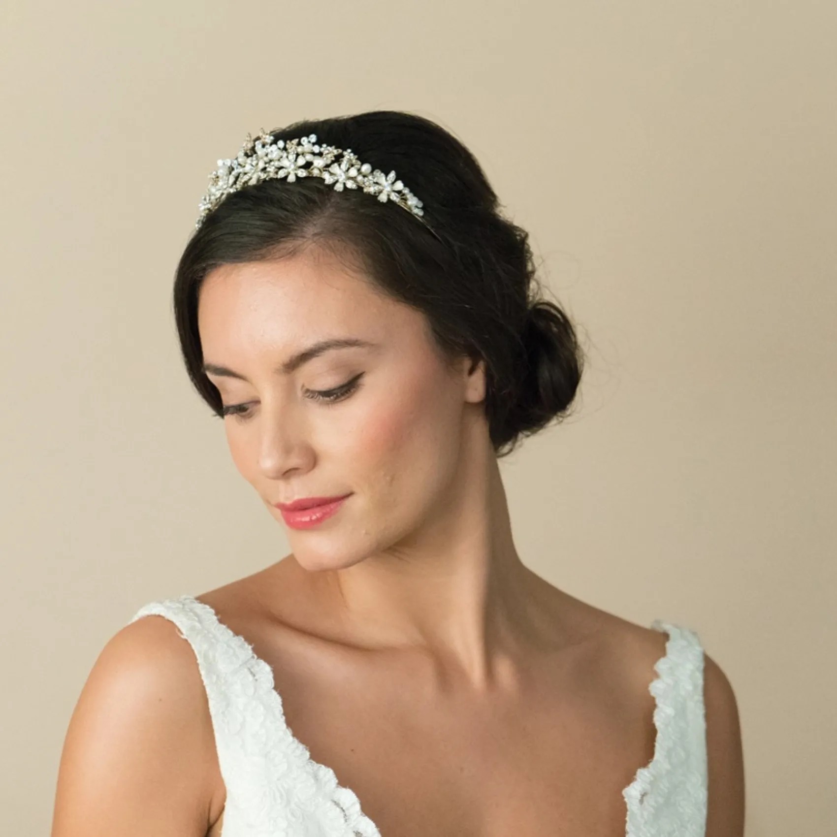 Ivory & Co Ivory and Co Sevilla Goldene Blumen und Blätter Brauttiara* Perlen-haarschmuck | Gold-haar-accessoires