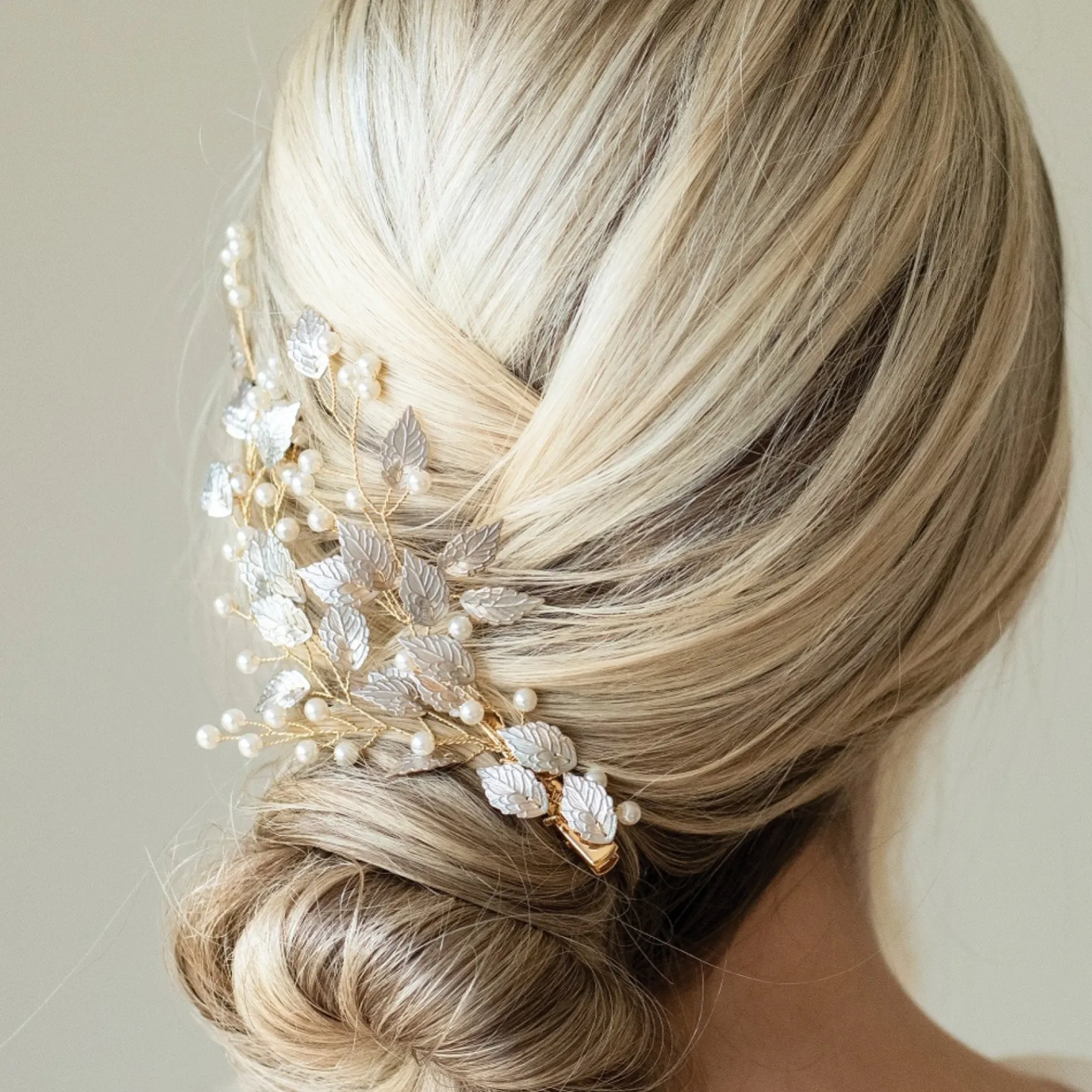 Ivory & Co Ivory and Co Summer Breeze Gold emaillierte Blatt und Perle Sprig Clip* Perlen-haarschmuck | Hochzeit Kopfbedeckungen
