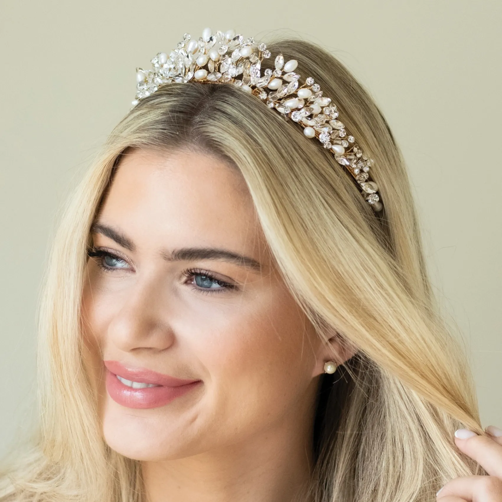 Ivory & Co Ivory and Co Umarmung Gold Kristall und Süßwasserperlen Tiara* Perlen-haarschmuck | Gold-haar-accessoires