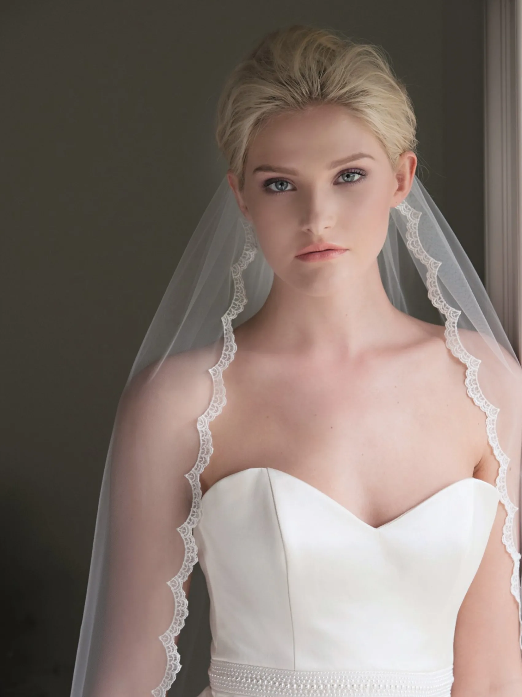 Lace & Favour Joyce Jackson Beauty Einstöckiger Schleier mit gebördeltem Spitzenrand* Einstufige Schleier | Kapelle Länge & Kathedrale Schleier