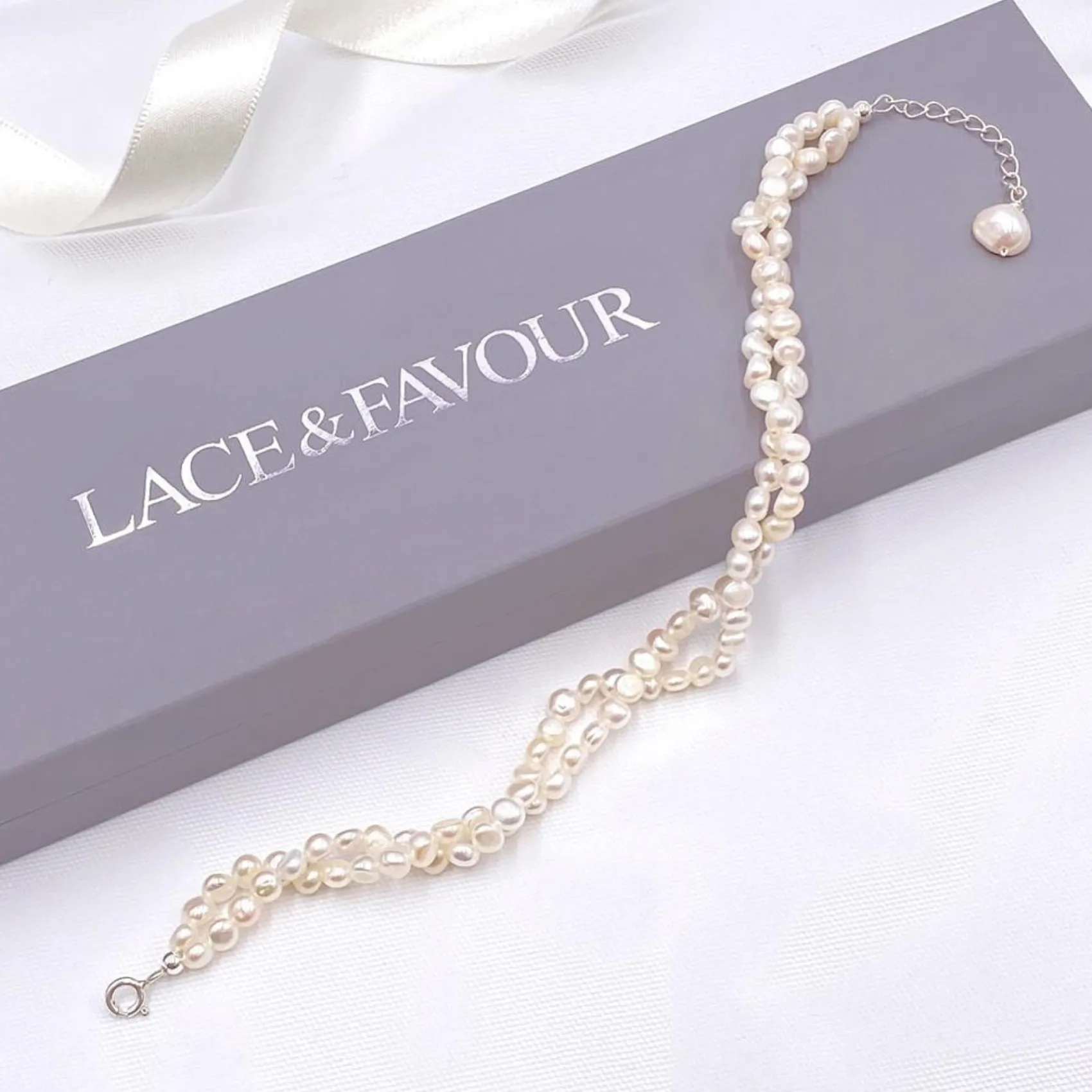 Lace & Favour Katarina Gedrehtes Süßwasserperlen-Armband* Geschenke Für Die Mutter Des Bräutigams | Geschenke Für Die Mutter Der Braut