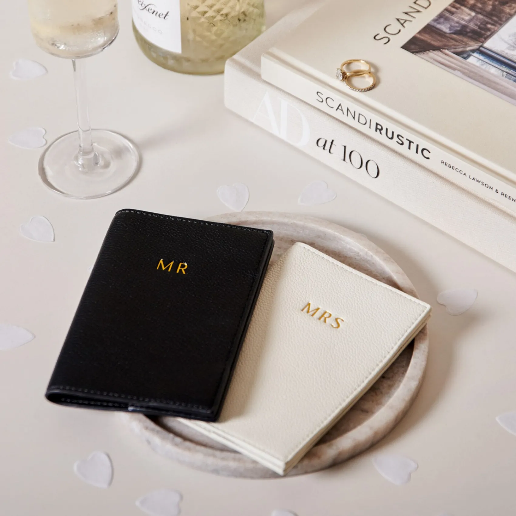 Katie Loxton Hochzeitspass-Geschenkset 'Herr' und 'Frau'* Hochzeitsgeschenksets | Flitterwochengeschenke