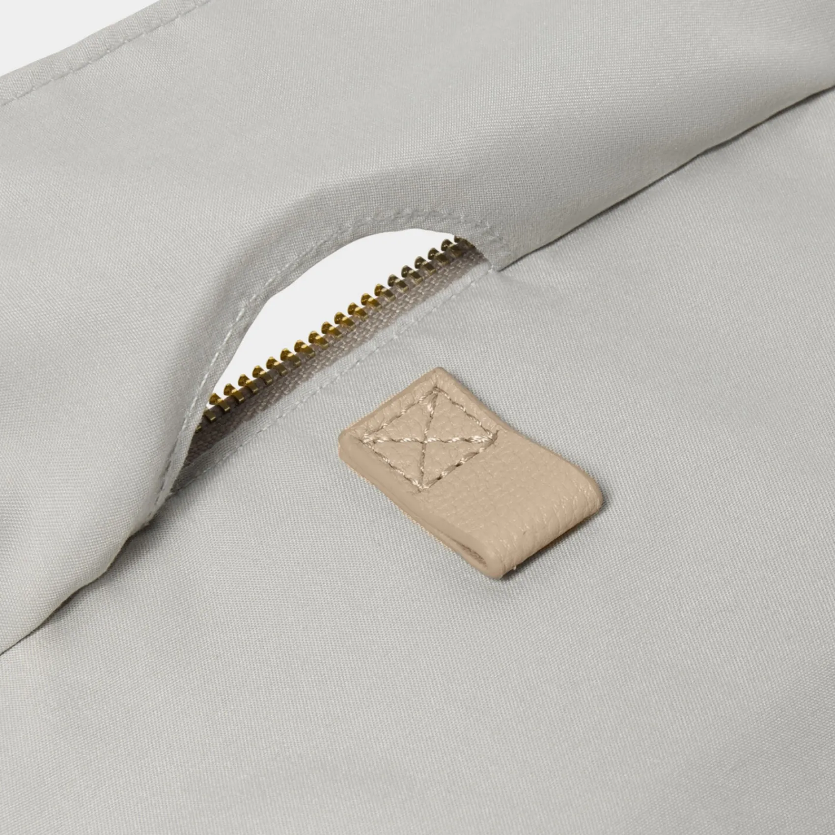 Katie Loxton Light Taupe Fold Out Garment Weekend Bag* Geschenke Für Die Mutter Des Bräutigams | Geschenke Für Die Mutter Der Braut