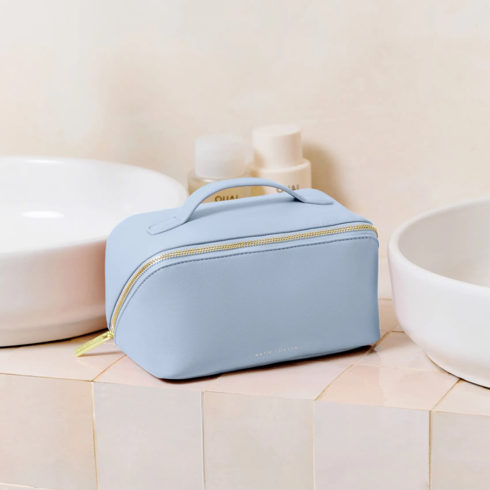 Katie Loxton Mittelgroße blaue Aura Make-up- und Kulturtasche* Make-up- Und Kulturbeutel | Etwas Blaue Geschenke