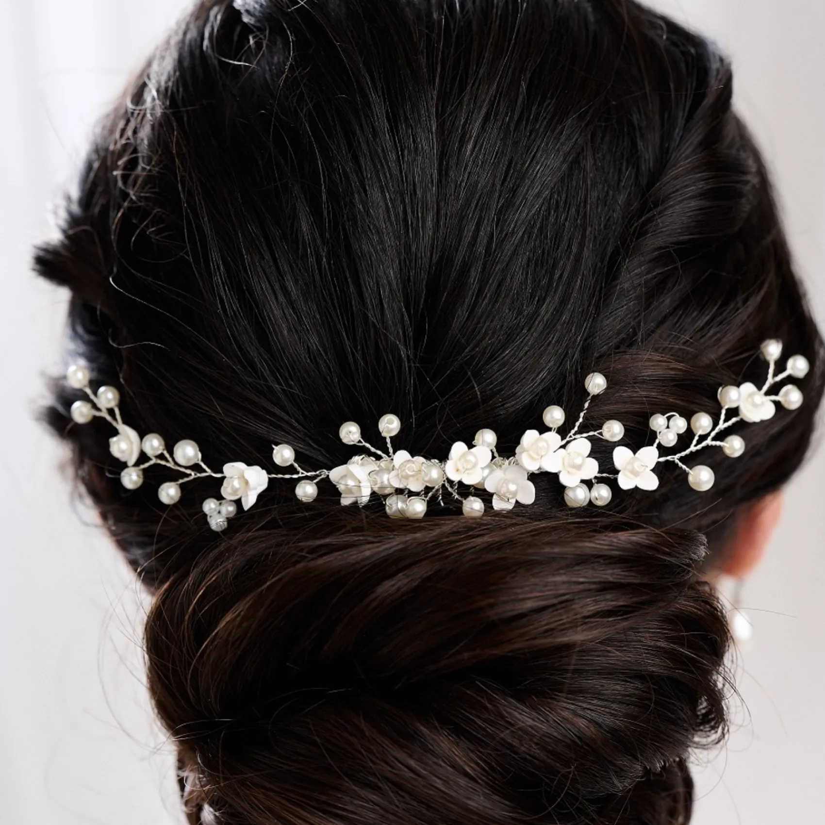 Lace & Favour Konfetti-Blumen und Perlen-Haarrebe auf Kamm (Silber)* Perlen-haarschmuck | Silberne Haar-accessoires