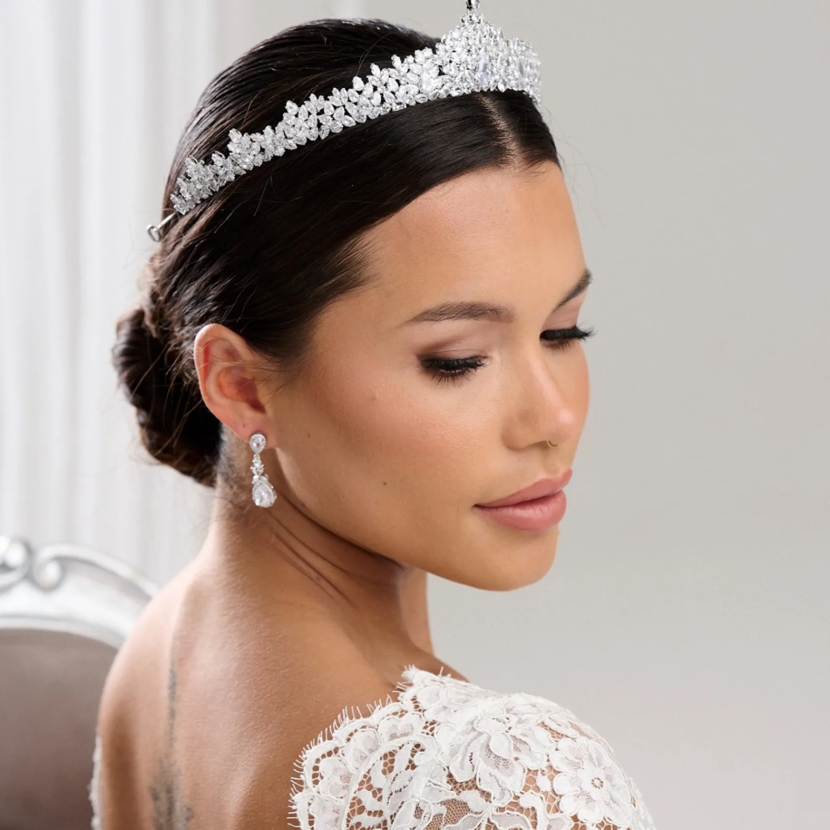 Lace & Favour Kronleuchter Classic Cubic Zirkonia Hochzeit Tiara* Haarschmuck Aus Kristall | Silberne Haar-accessoires